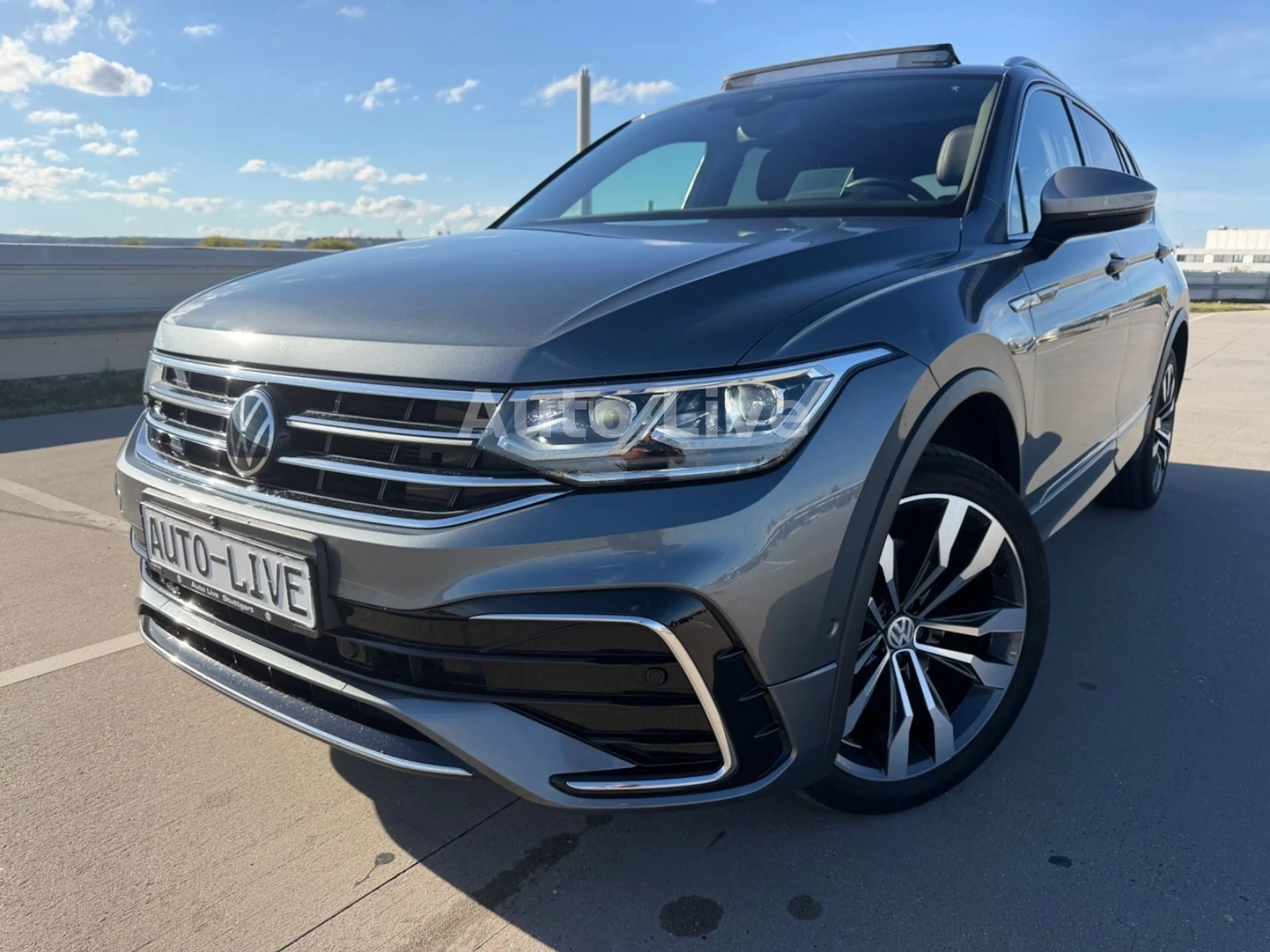 Volkswagen Tiguan Allspace 2.0 TDI DSG*4M*R LINE*PANO*360!