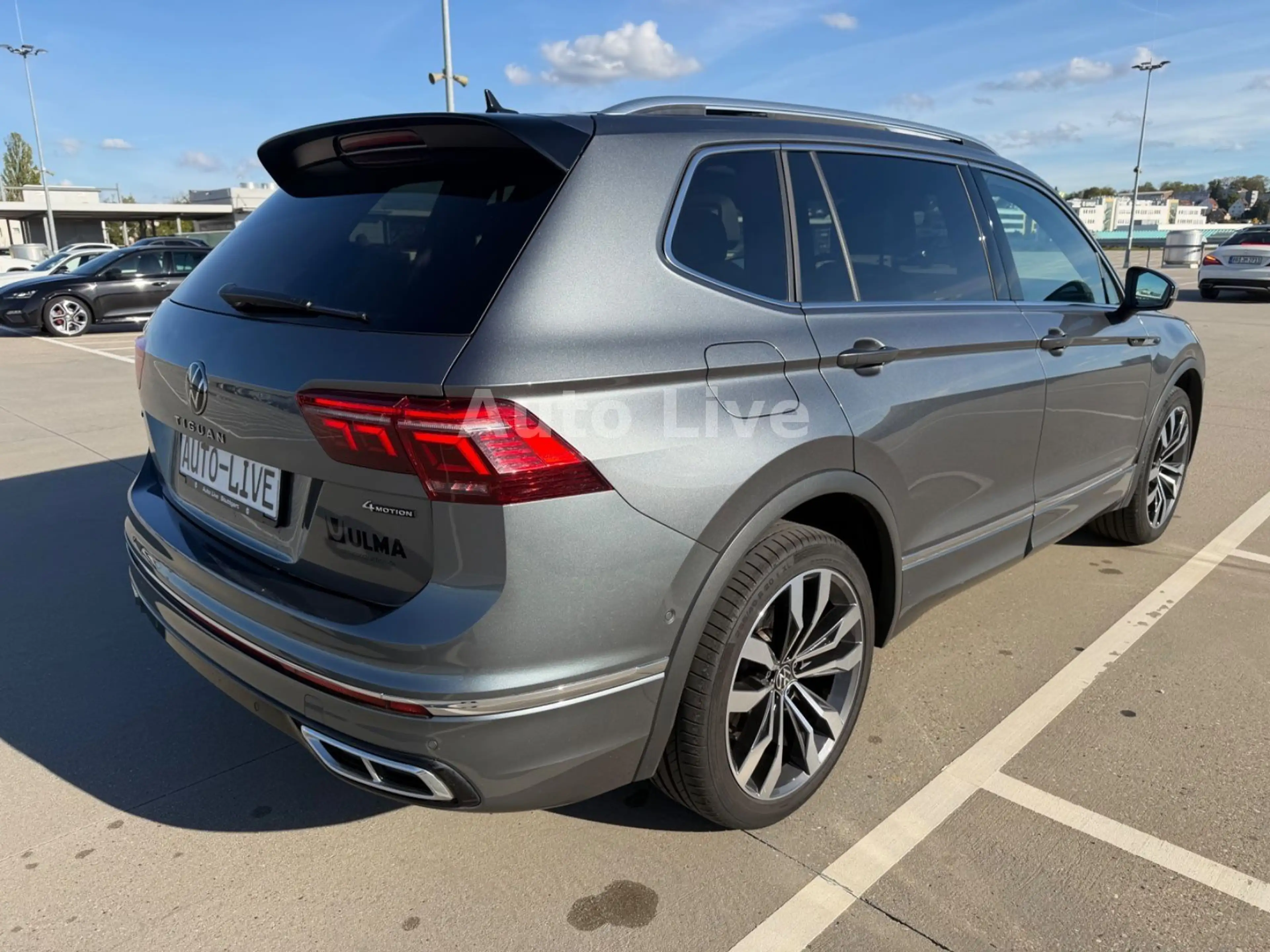 Volkswagen Tiguan Allspace 2.0 TDI DSG*4M*R LINE*PANO*360! — photo 5