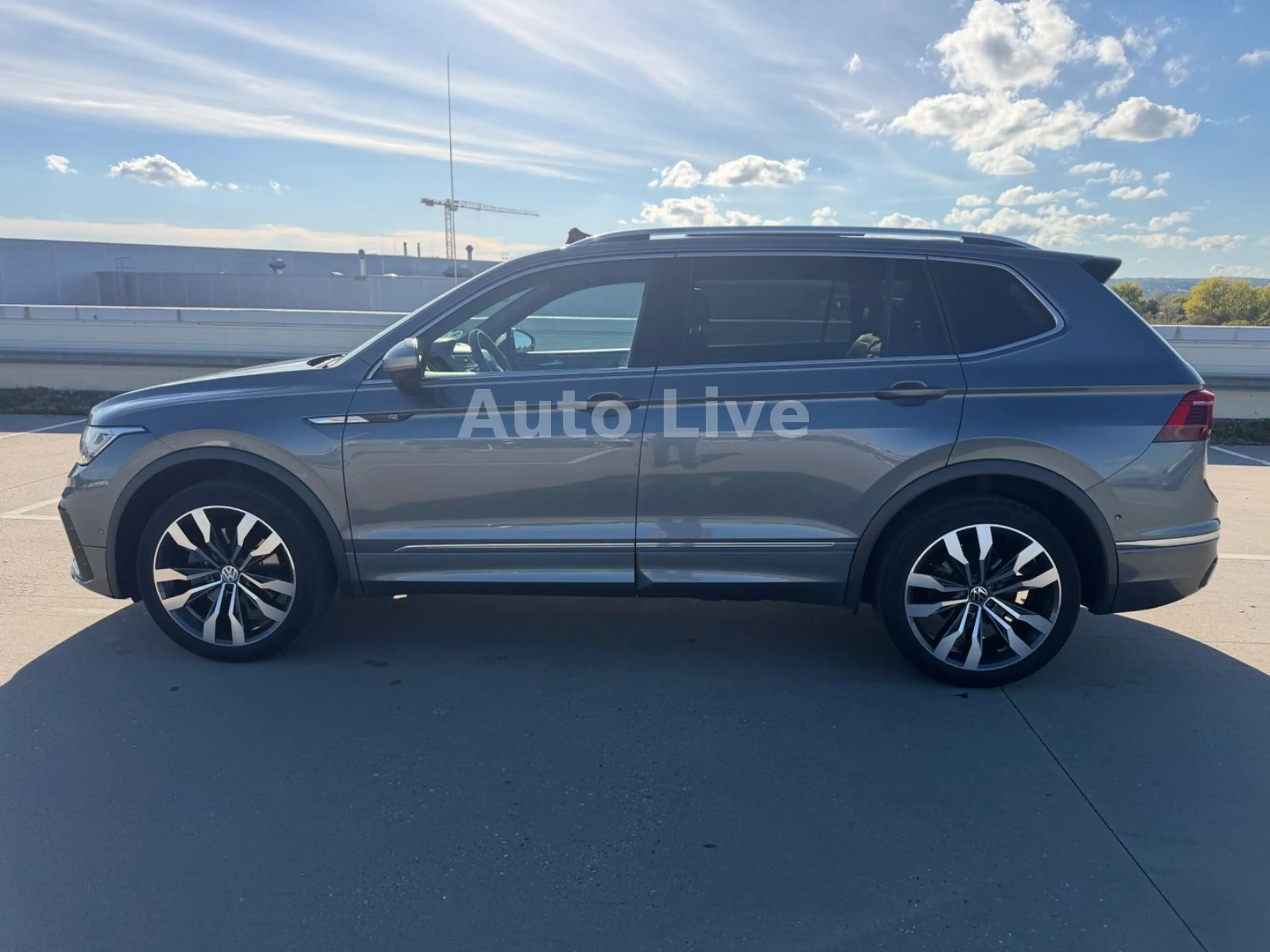 Volkswagen Tiguan Allspace 2.0 TDI DSG*4M*R LINE*PANO*360! — photo 2