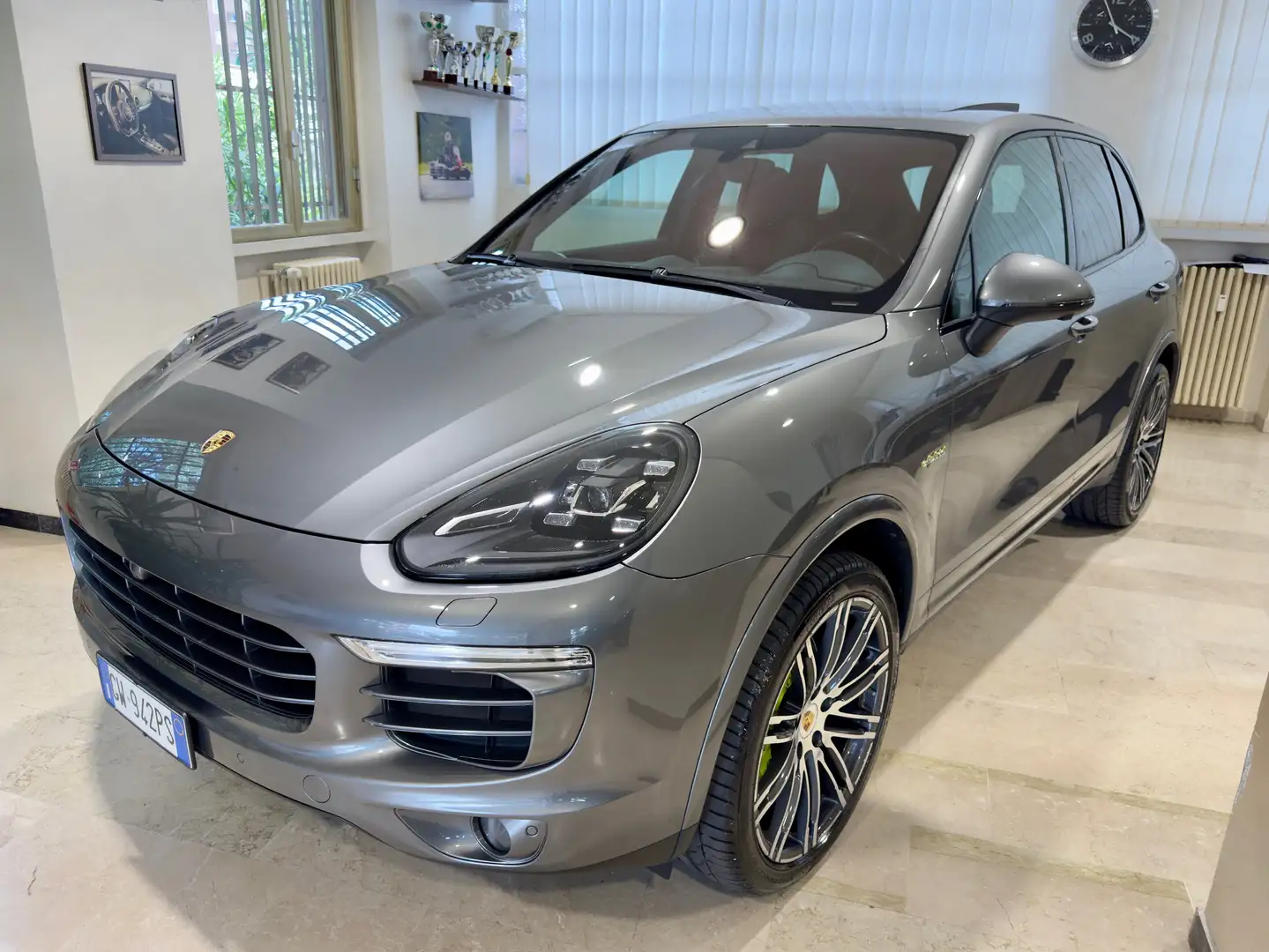 Porsche Cayenne Cayenne 3.0 e-hybrid S tiptronic, Service Porsche Gris - 1