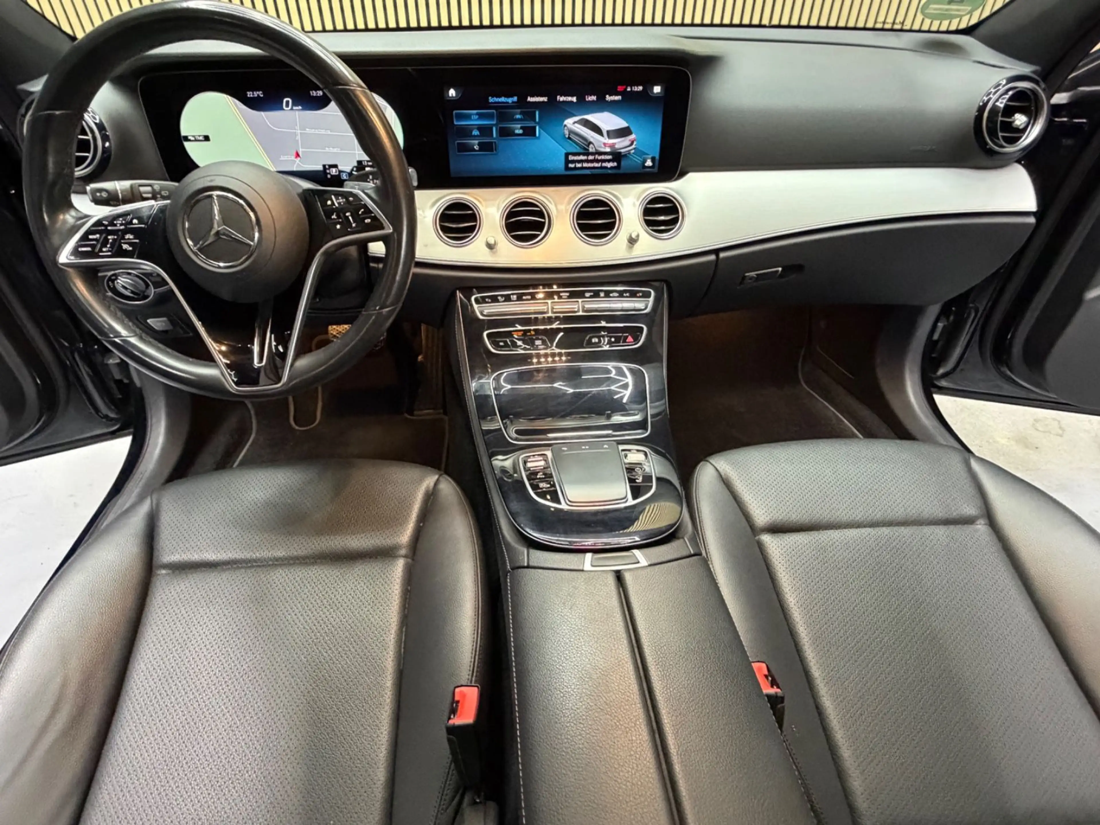 Mercedes-Benz E 300 de 4Matic*PANORAMA*HUD*WIDE*Ahk*360KAM* — photo 12