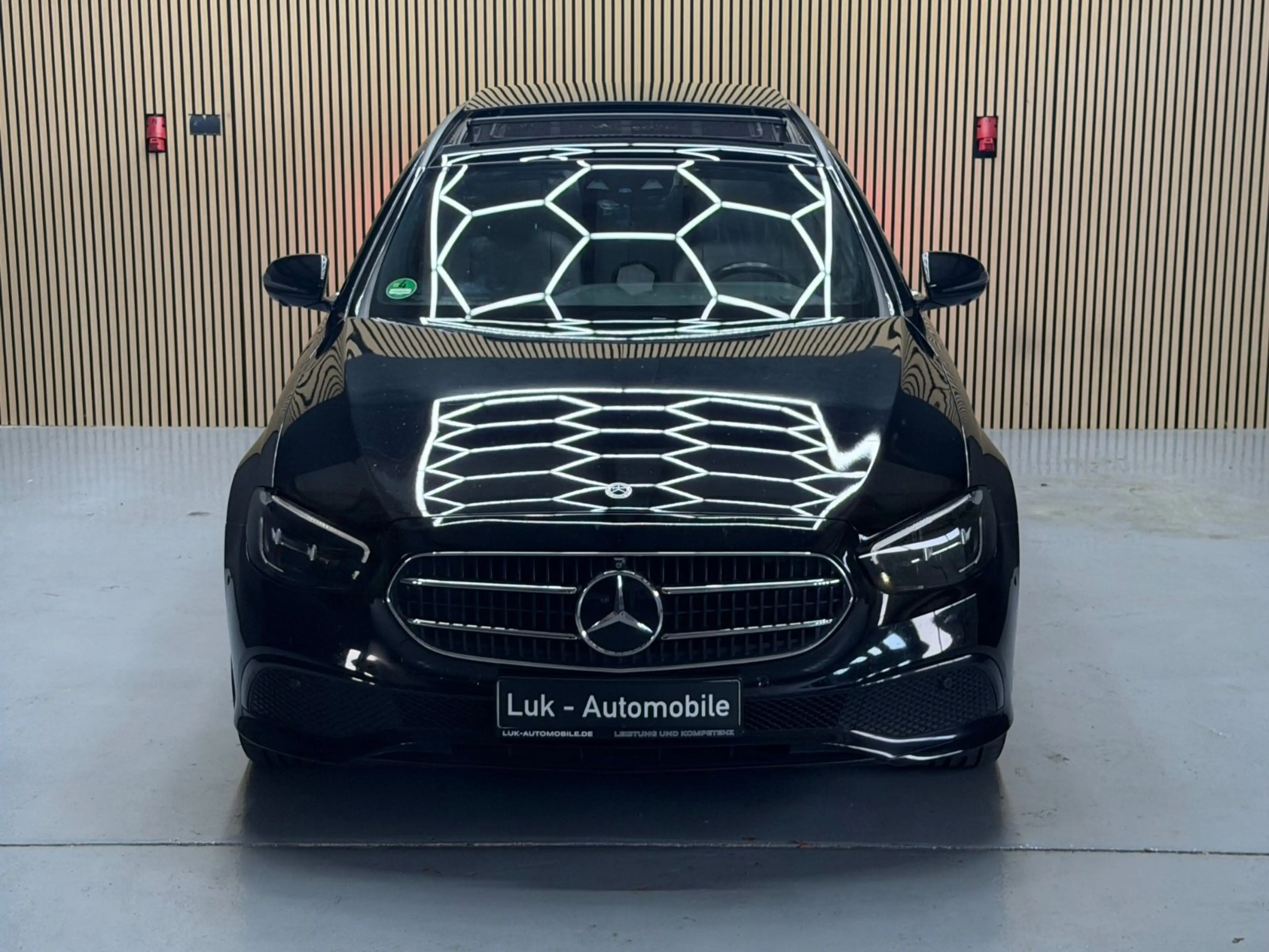 Mercedes-Benz E 300 de 4Matic*PANORAMA*HUD*WIDE*Ahk*360KAM* — photo 3