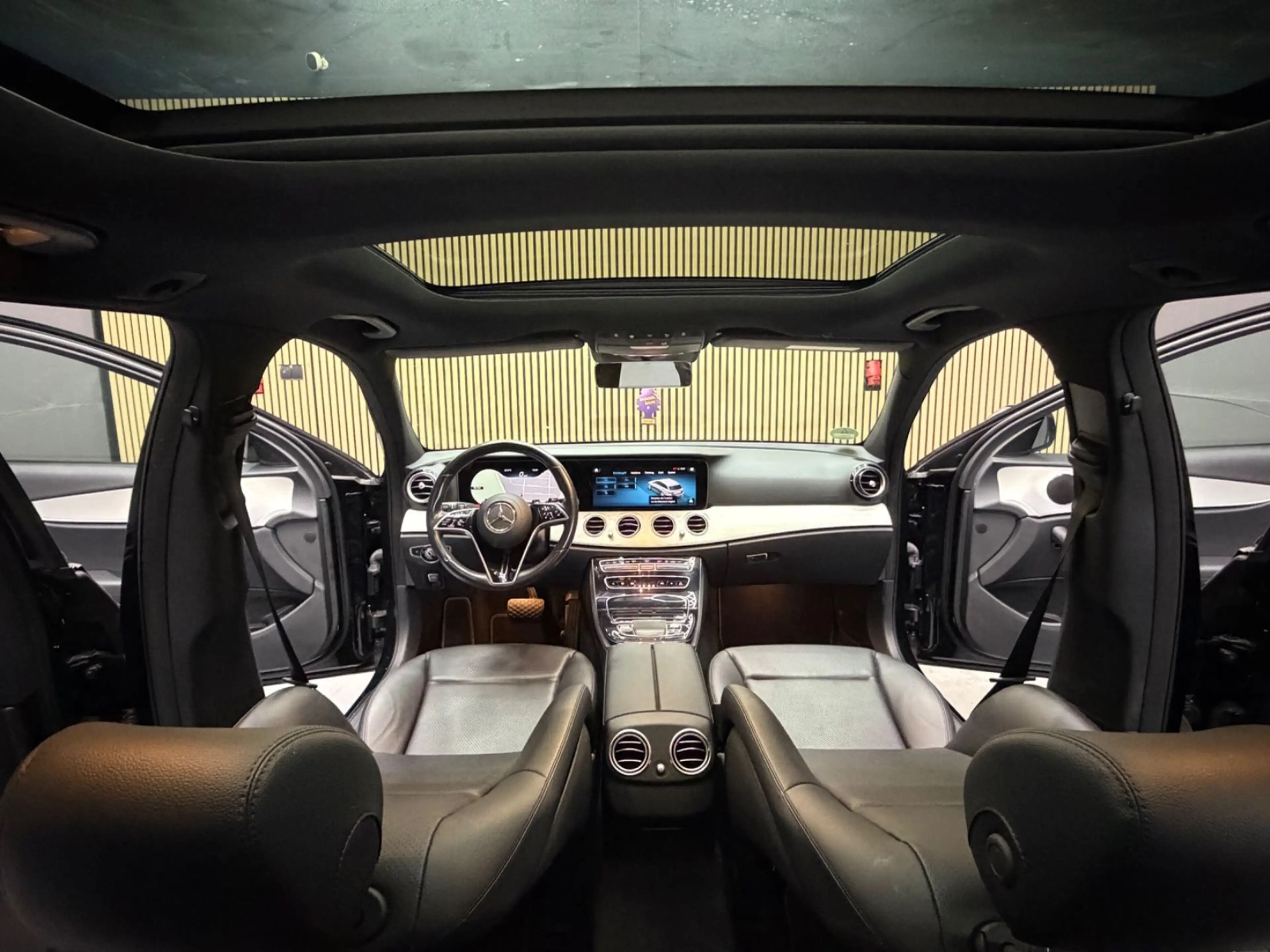 Mercedes-Benz E 300 de 4Matic*PANORAMA*HUD*WIDE*Ahk*360KAM* — photo 13