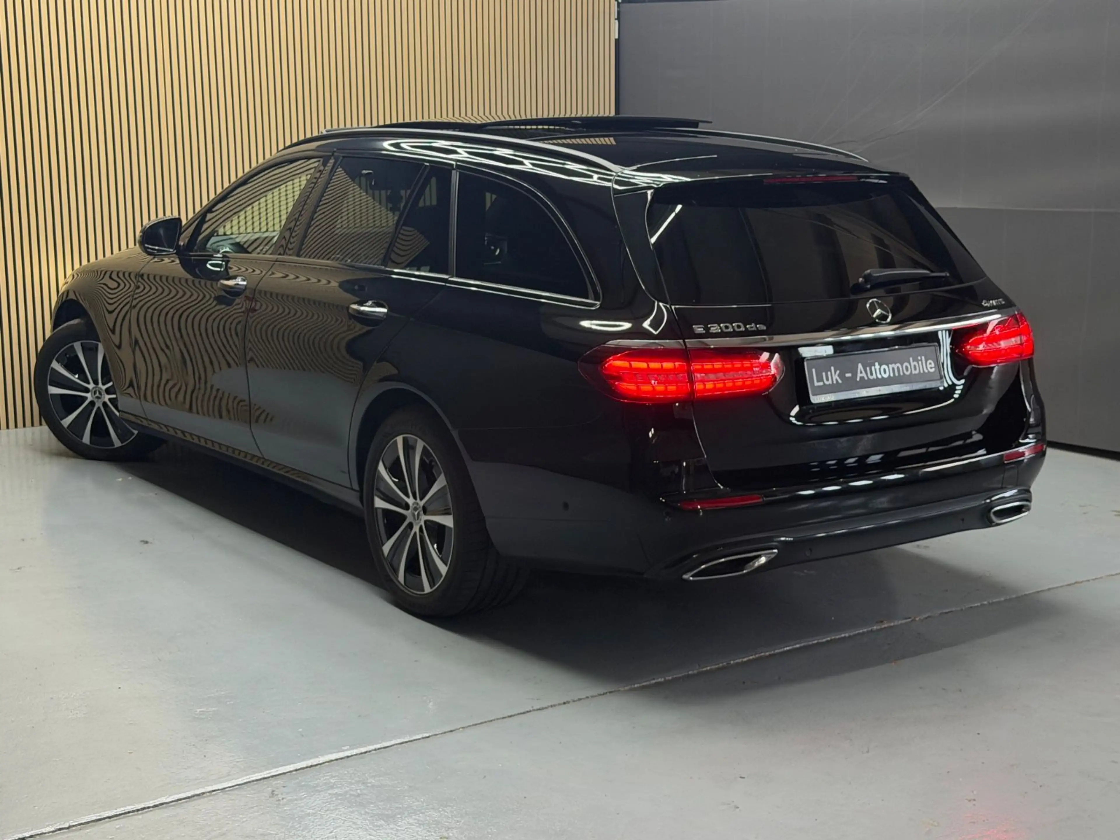 Mercedes-Benz E 300 de 4Matic*PANORAMA*HUD*WIDE*Ahk*360KAM* — photo 9