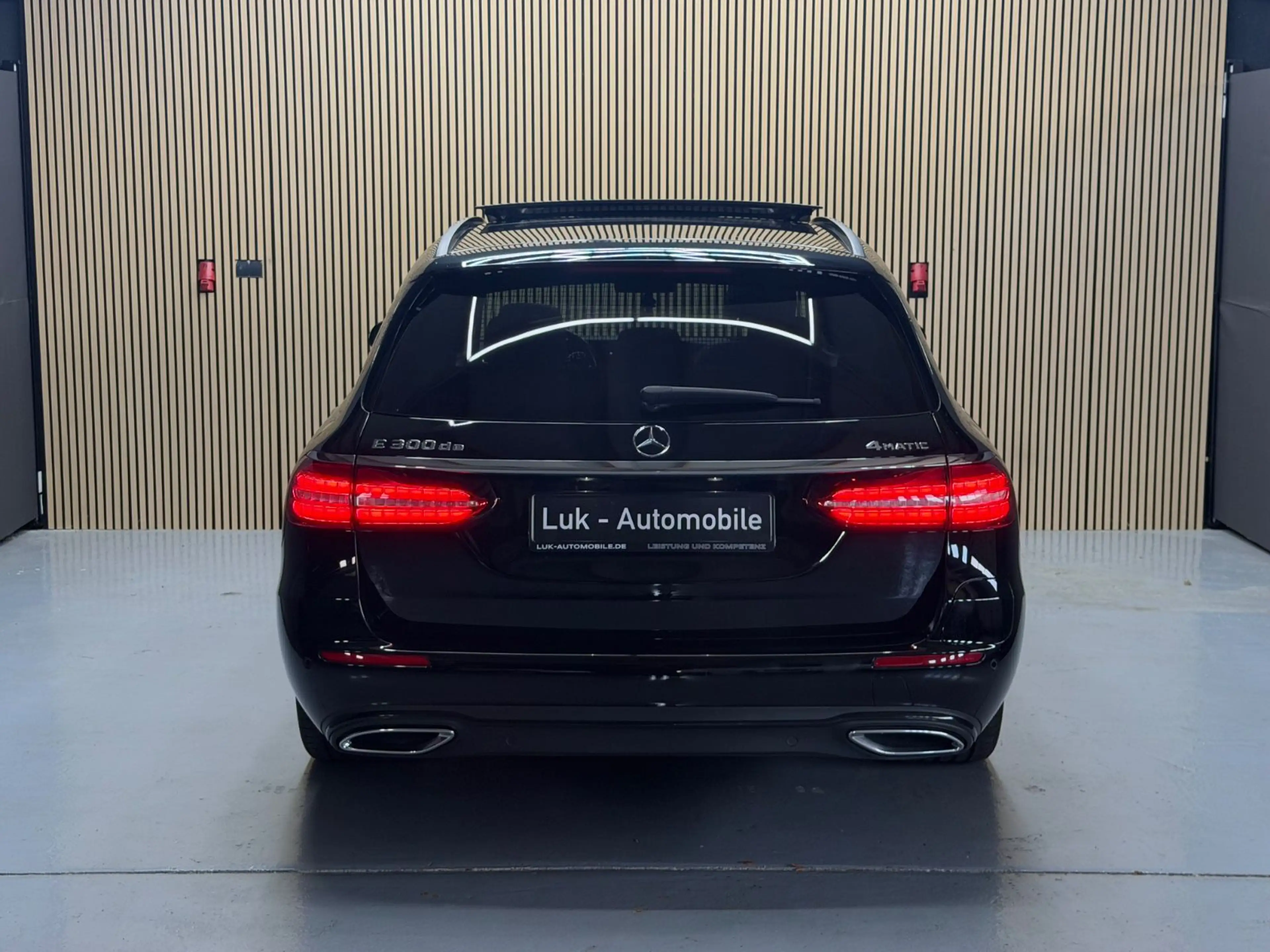 Mercedes-Benz E 300 de 4Matic*PANORAMA*HUD*WIDE*Ahk*360KAM* — photo 10