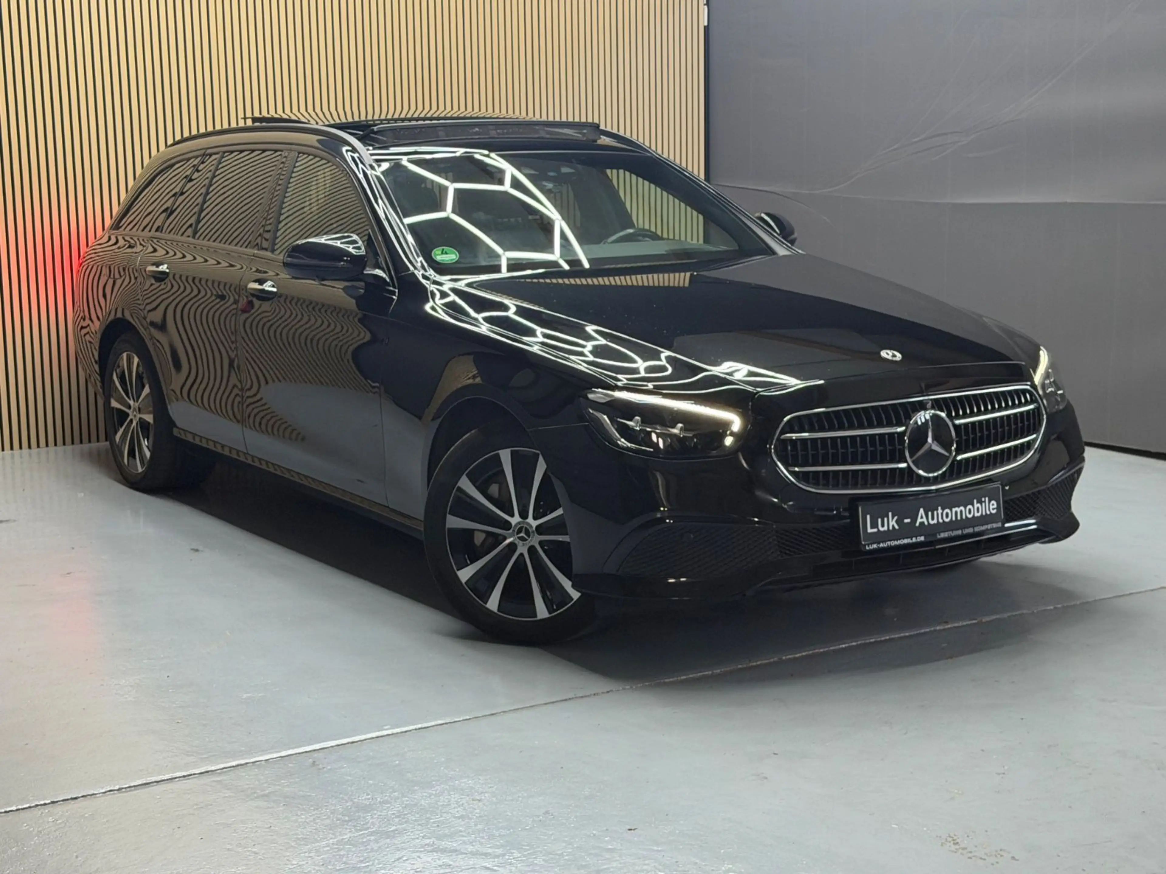 Mercedes-Benz E 300 de 4Matic*PANORAMA*HUD*WIDE*Ahk*360KAM* — photo 2