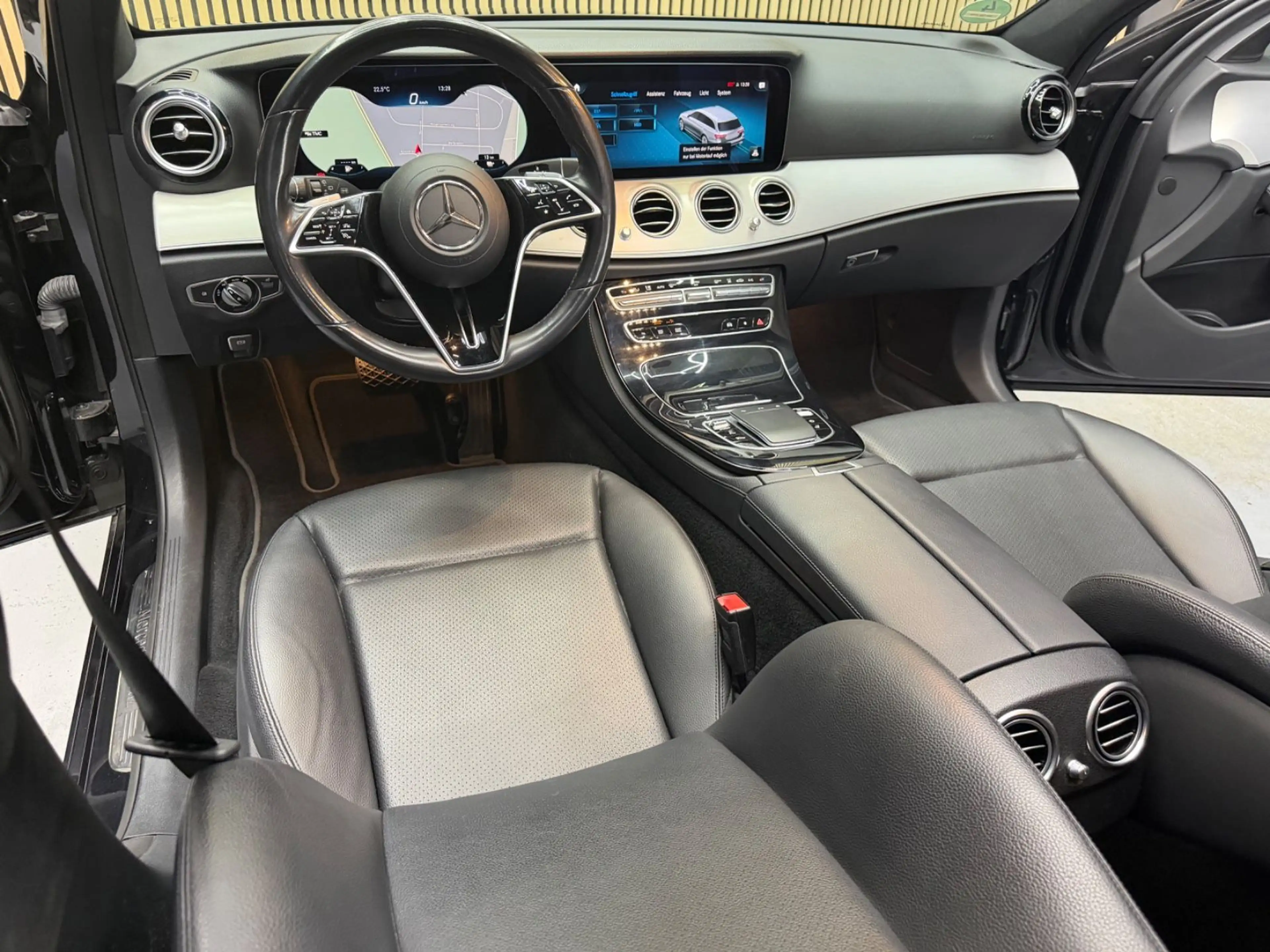 Mercedes-Benz E 300 de 4Matic*PANORAMA*HUD*WIDE*Ahk*360KAM* — photo 14