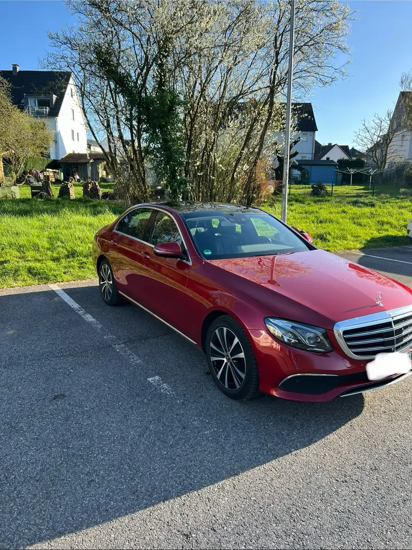Mercedes-Benz E 300 d 9G-TRONIC Exclusive Red - 2