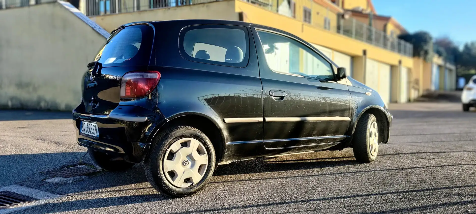 Toyota Yaris Yaris 3p 1.0 Sol Nero - 2