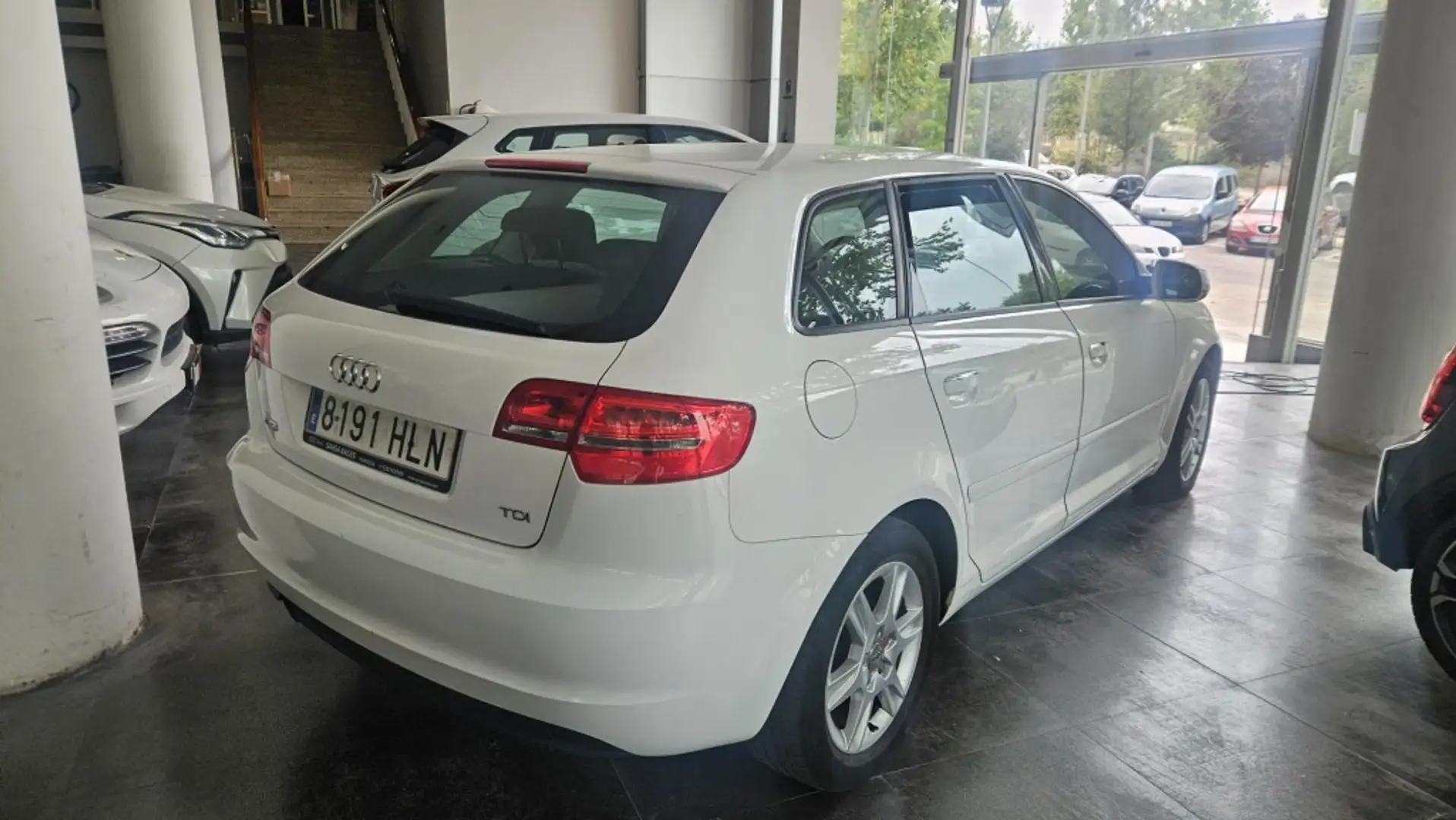 Audi A3 Sportback 1.6TDI Ambiente 105 Blanco - 2