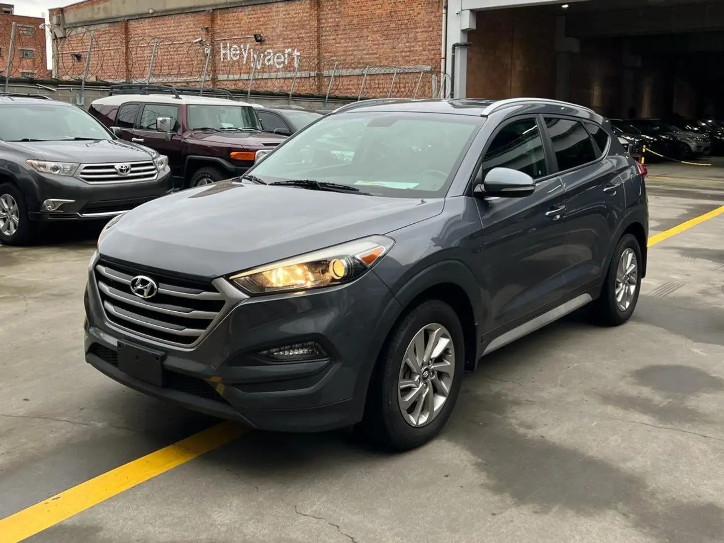 Hyundai TUCSON ONLY FOR EXPORT OUT OF EUROPE Grigio - 1