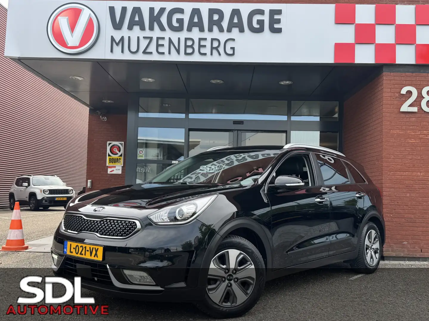 Kia Niro 1.6 GDi Hybrid DynamicLine // LED // KEYLESS // AD Zwart - 1