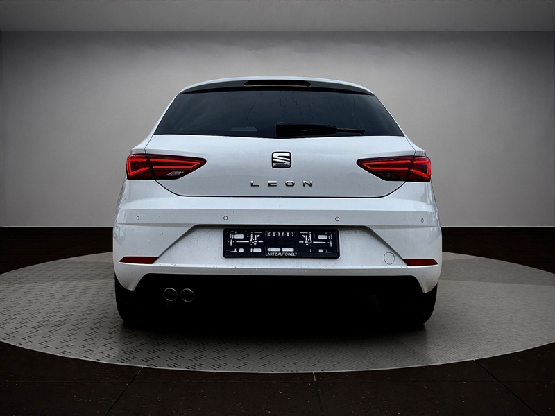 SEAT Leon Xcellence/PDC/CarPlay/LED/Digi.Cockpit — photo 4