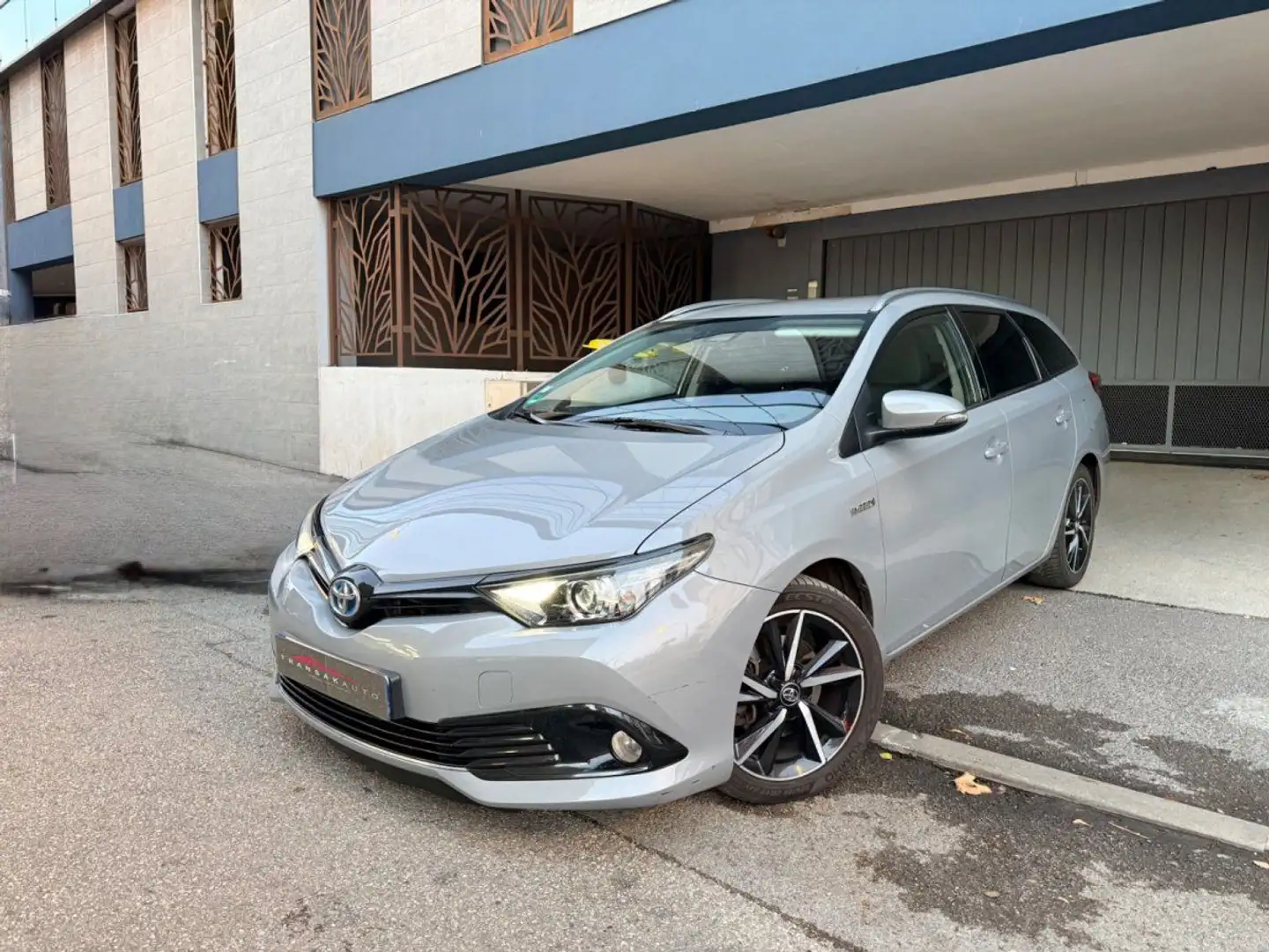 Toyota Auris MY17 1.8 L 136 CV Hybride - Design Grau - 1
