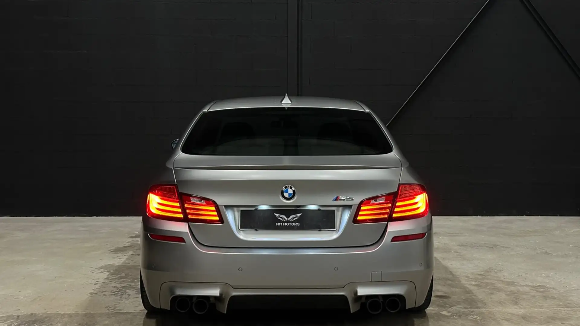 BMW M5 F10 4.4 Turbo V8 DKG7 600 CV Jahre Edition 1/300 - Immatriculation Française Gris - 2