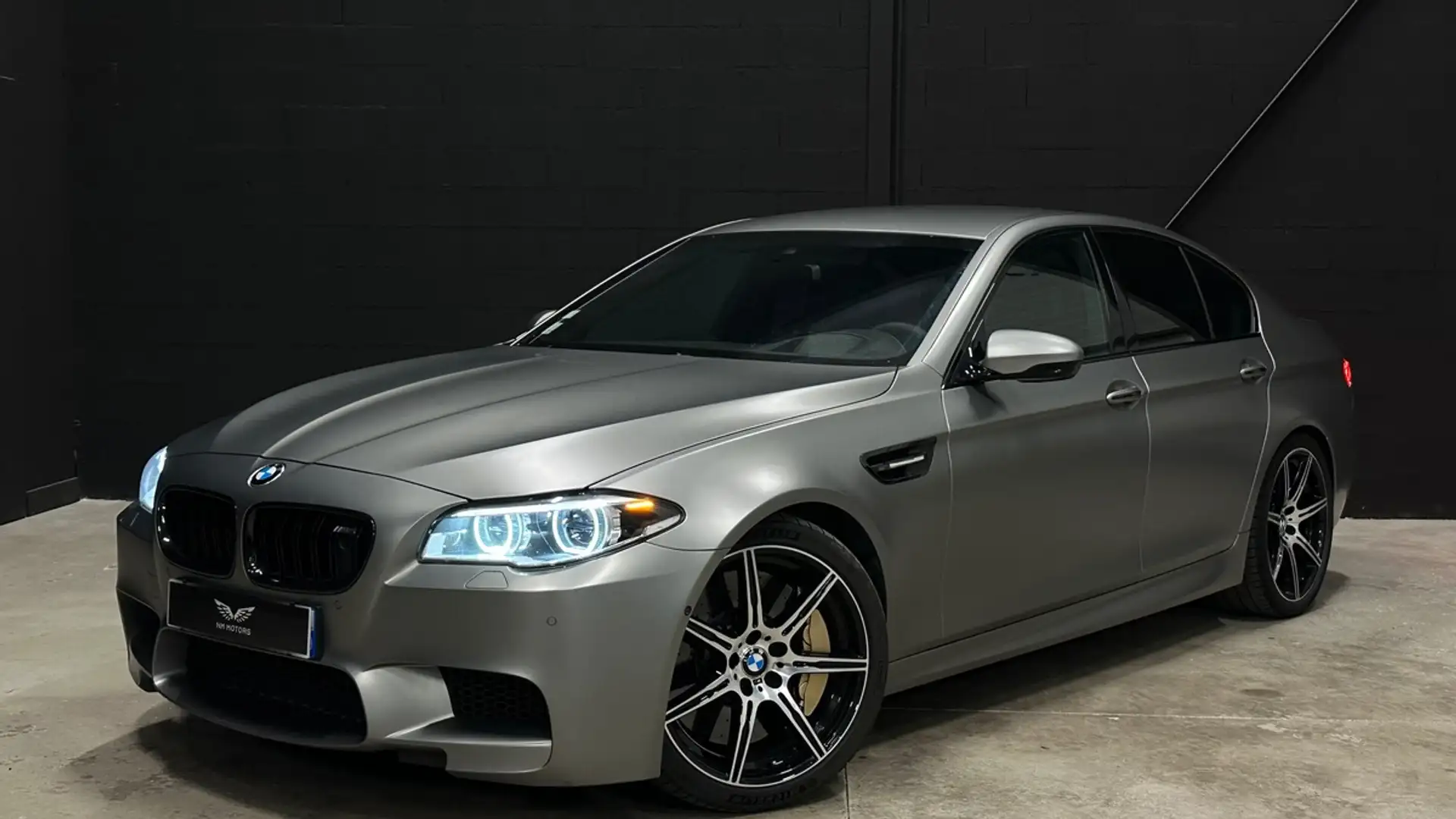BMW M5 F10 4.4 Turbo V8 DKG7 600 CV Jahre Edition 1/300 - Immatriculation Française Gris - 1
