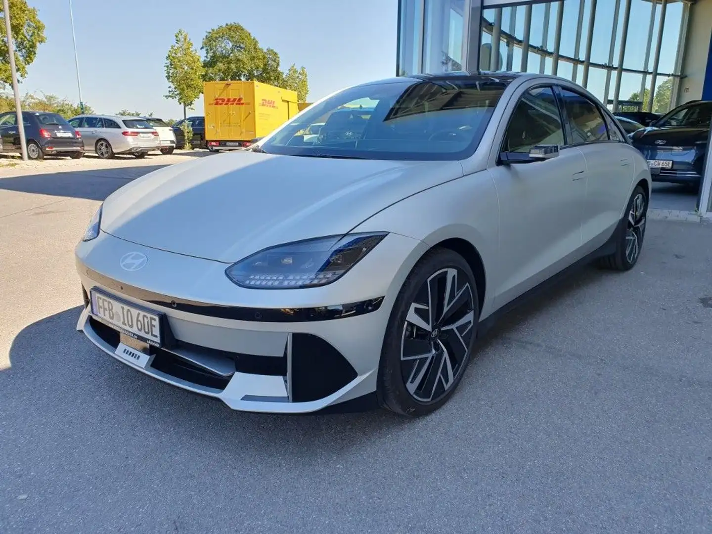 Hyundai IONIQ 6 77,4 kWh 4WD Uniq Beżowy - 1
