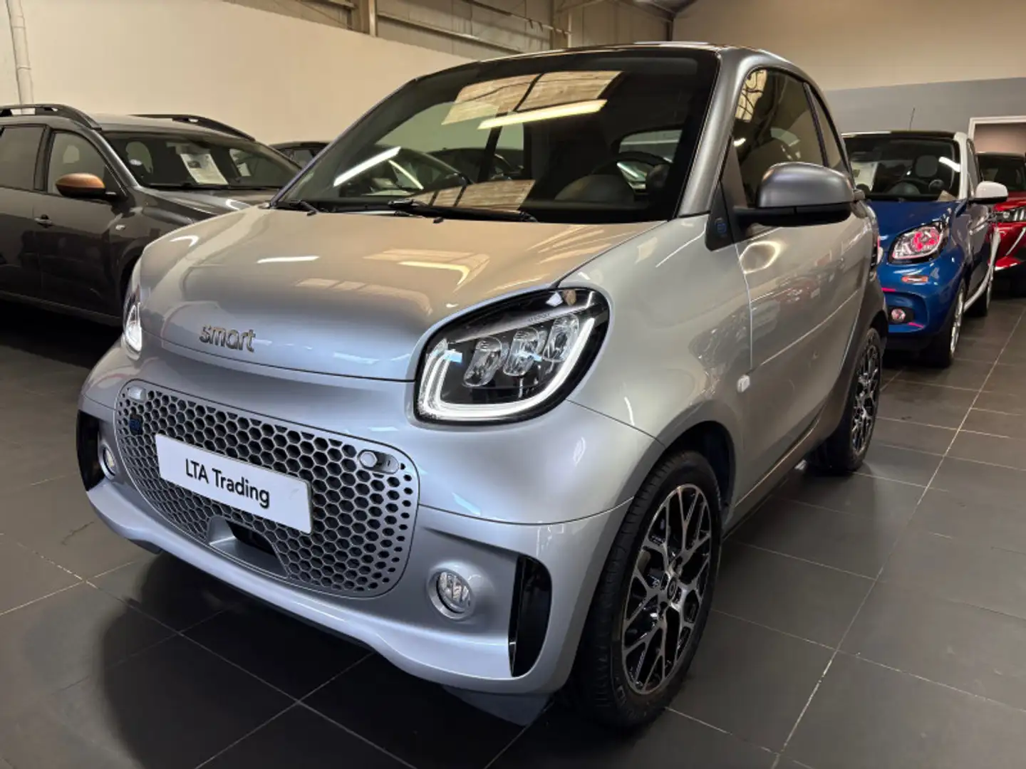 smart forTwo EQ 82CH PRIME Gris - 1