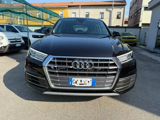 Audi Q5 view 9