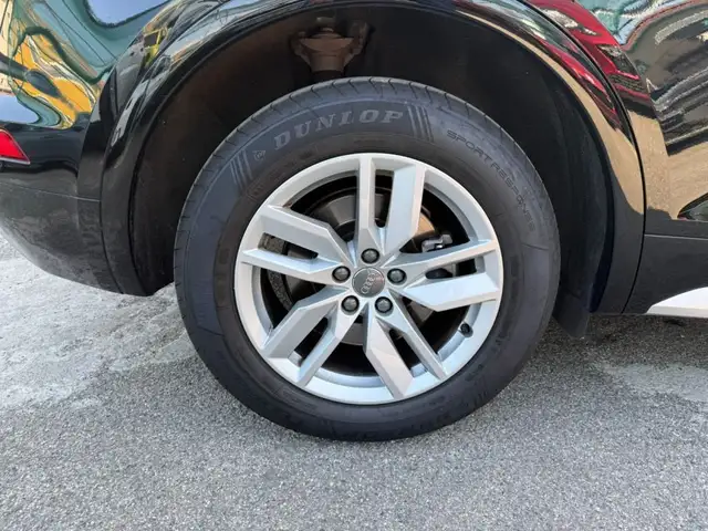 Audi Q5 view 12
