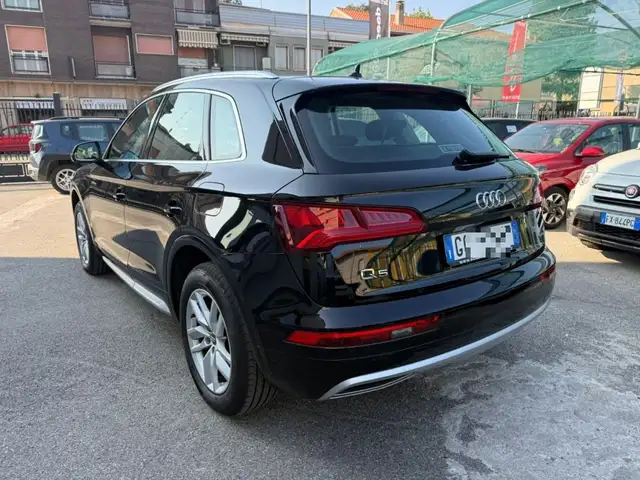 Audi Q5 view 3