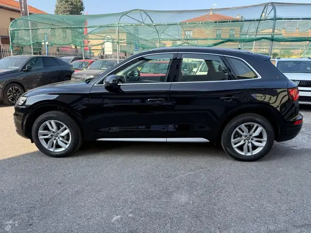 Audi Q5 view 2