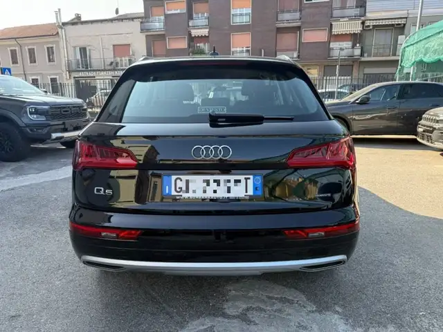 Audi Q5 view 4