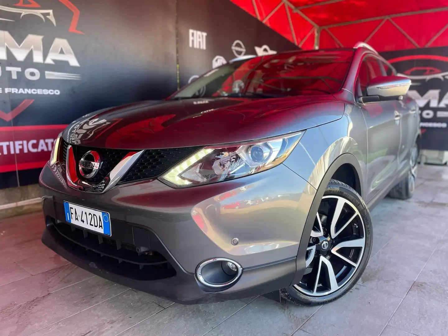 Nissan Qashqai 1.6 dCi 2WD Tekna Gris - 2