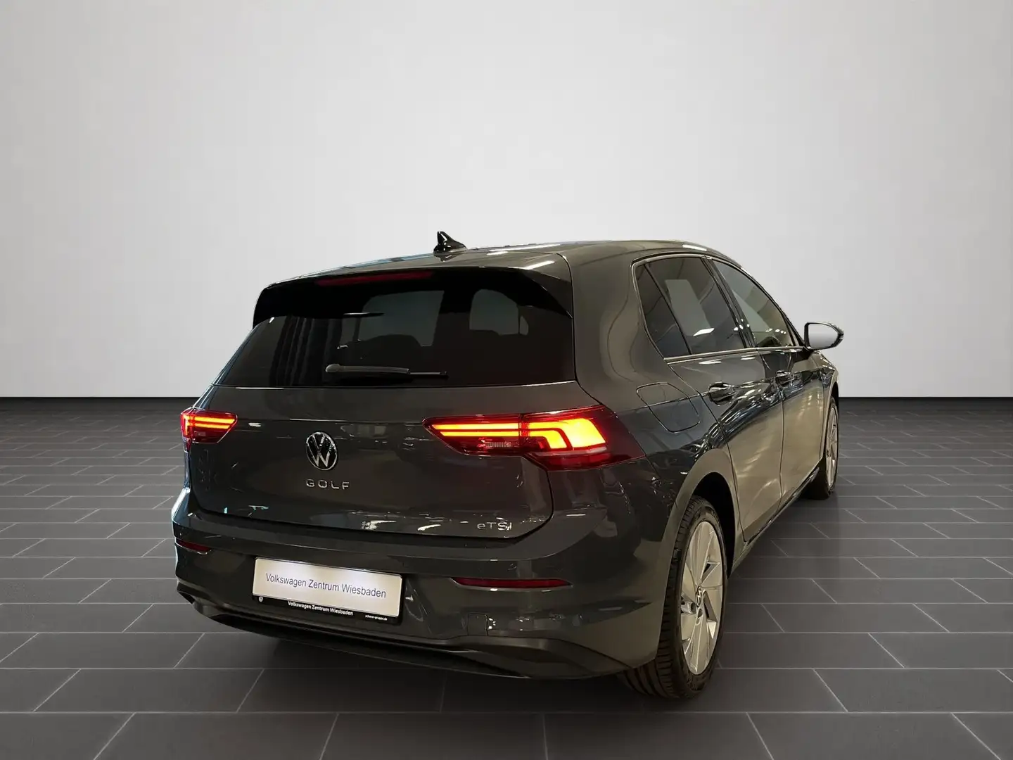 Volkswagen Golf VIII 1,5 eTSI DSG Life, APP, Sitzh., Kamera Grigio - 2