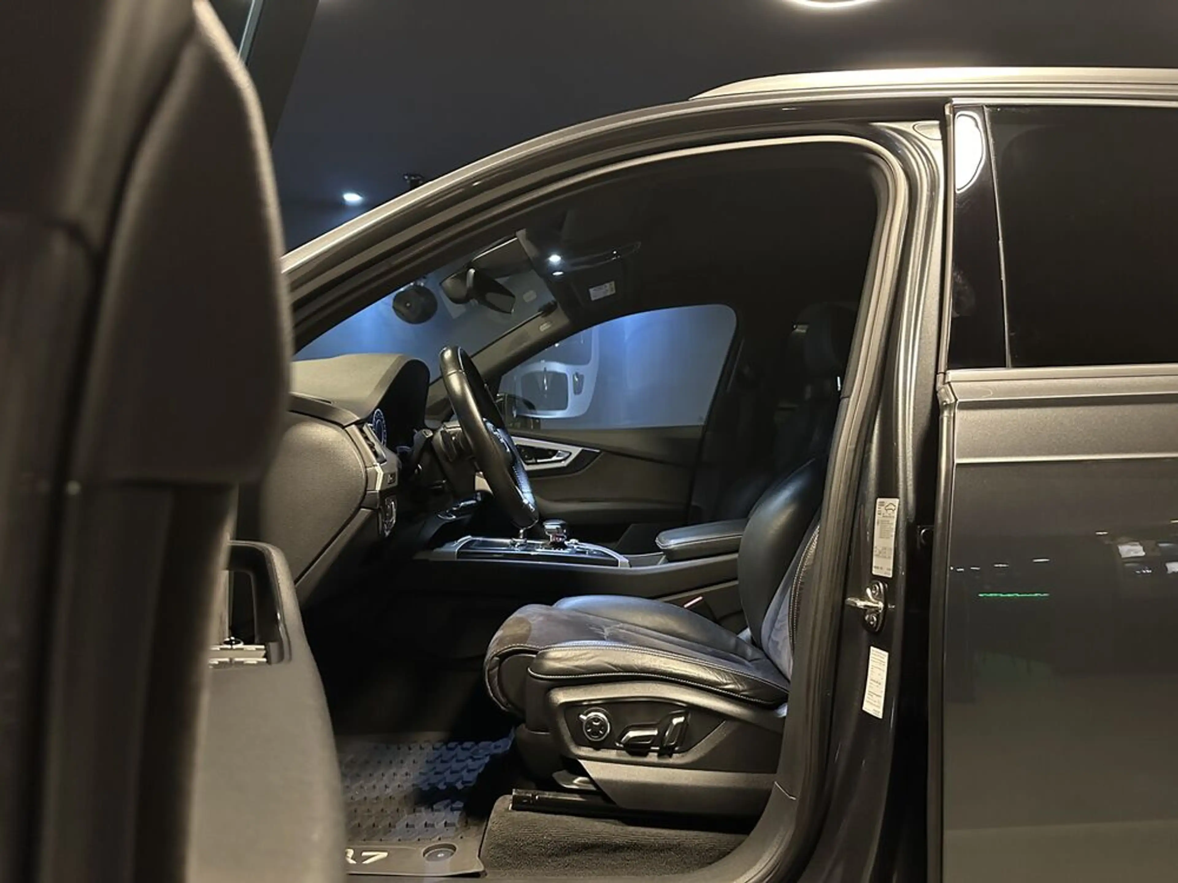 Audi Q7 Audi 3.0 TDI quattro S line | 272 PS | ACC | AH — photo 5