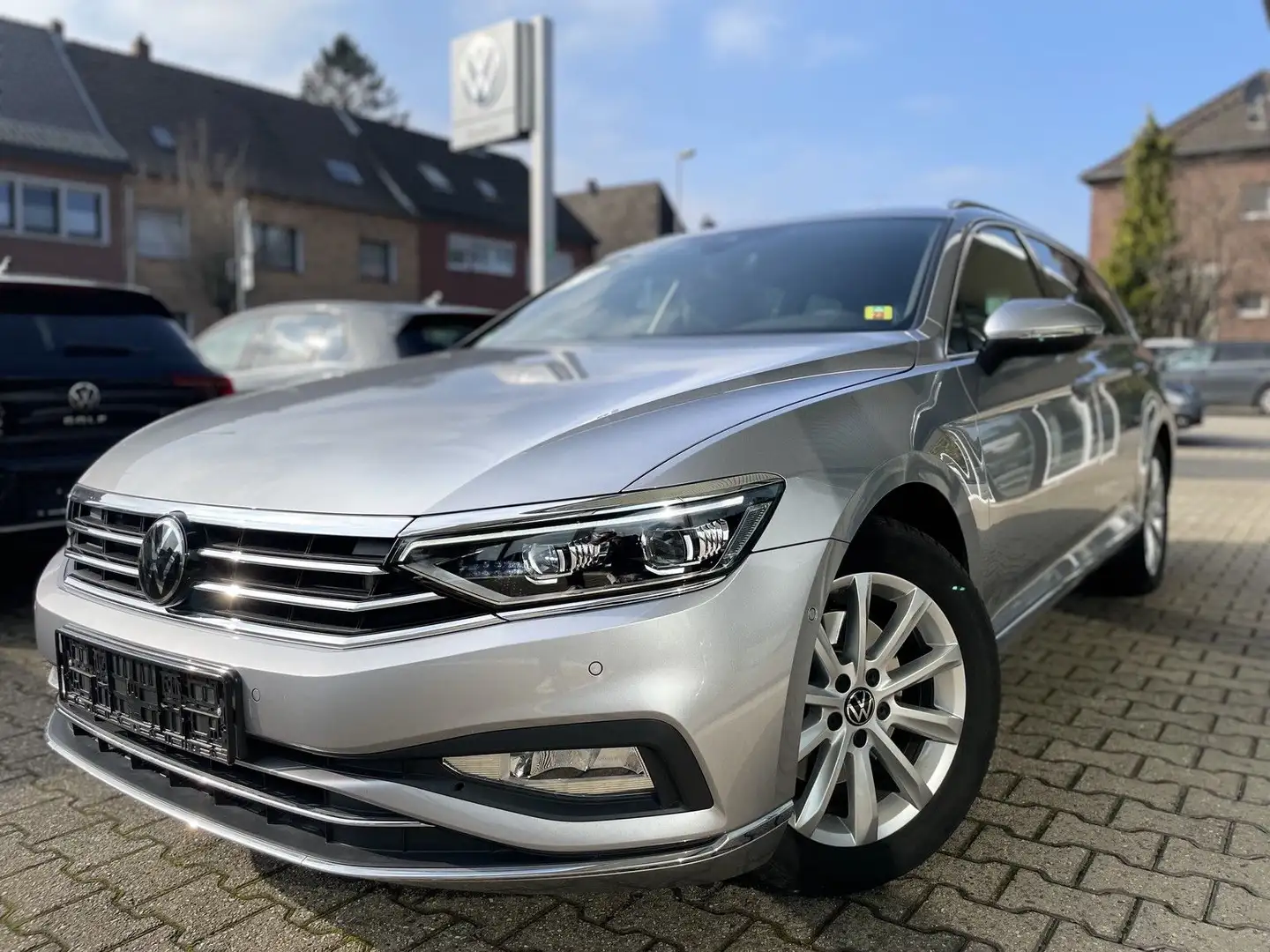 Volkswagen Passat Variant Elegance AHK,NAV,KAM,IQ-Drive Plateado - 1