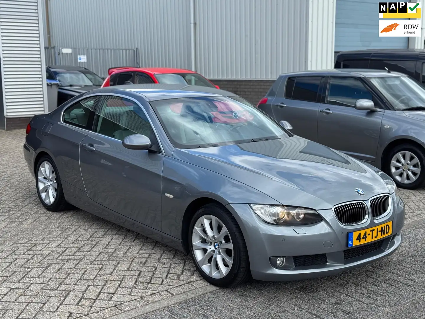 BMW 330 3-serie Coupé 330i High Executive Xenon | Navi | C Gris - 1