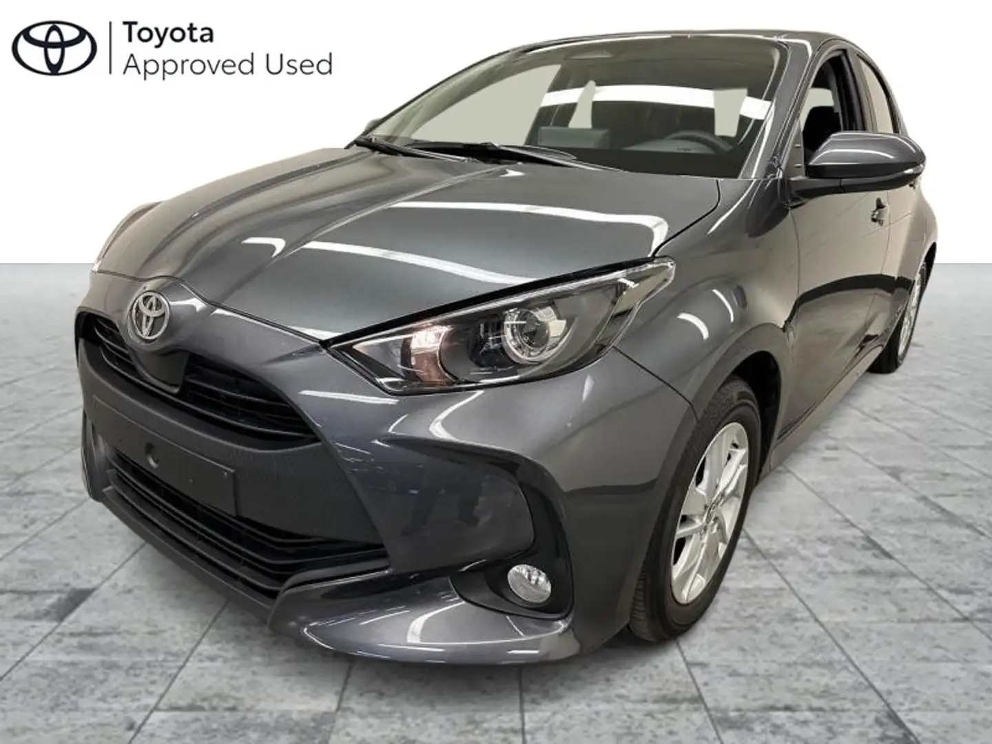 Toyota Yaris Dynamic Grijs - 1