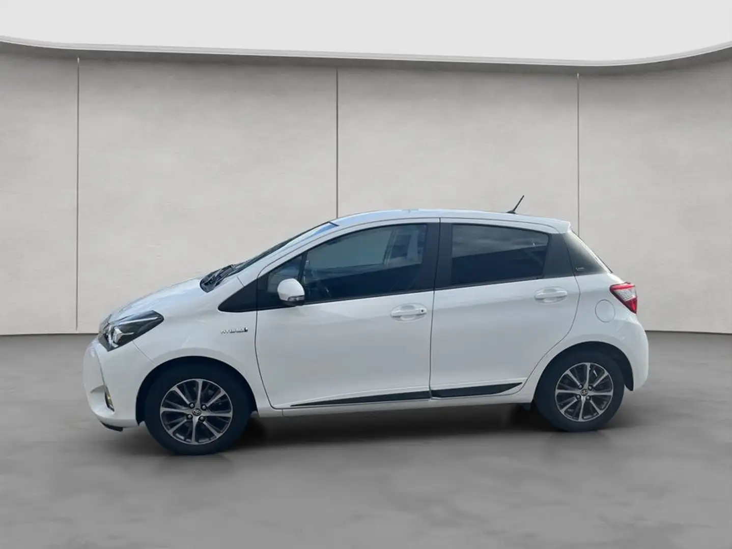 Toyota Yaris Hybrid 1.5 VVT-i Y20 Team Deutschland Weiß - 2