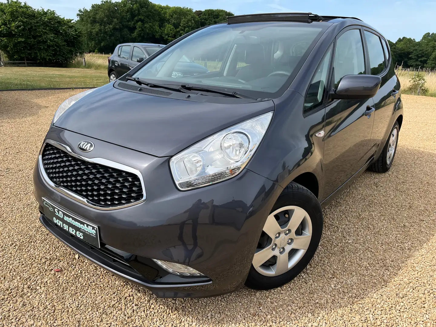 Kia Venga 1.6i Mind Grijs - 1
