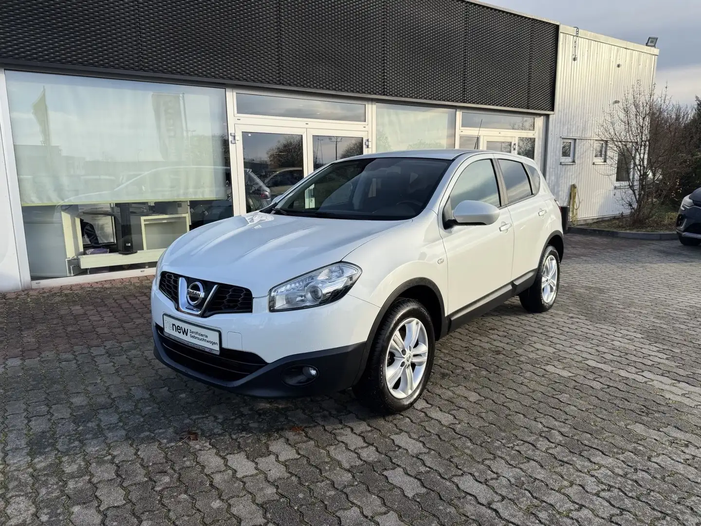 Nissan Qashqai 4x2 360Navi Rückfahrkamera Klimaauto Bílá - 1