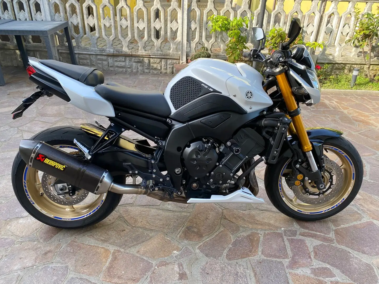 Yamaha FZ 8 Wit - 1