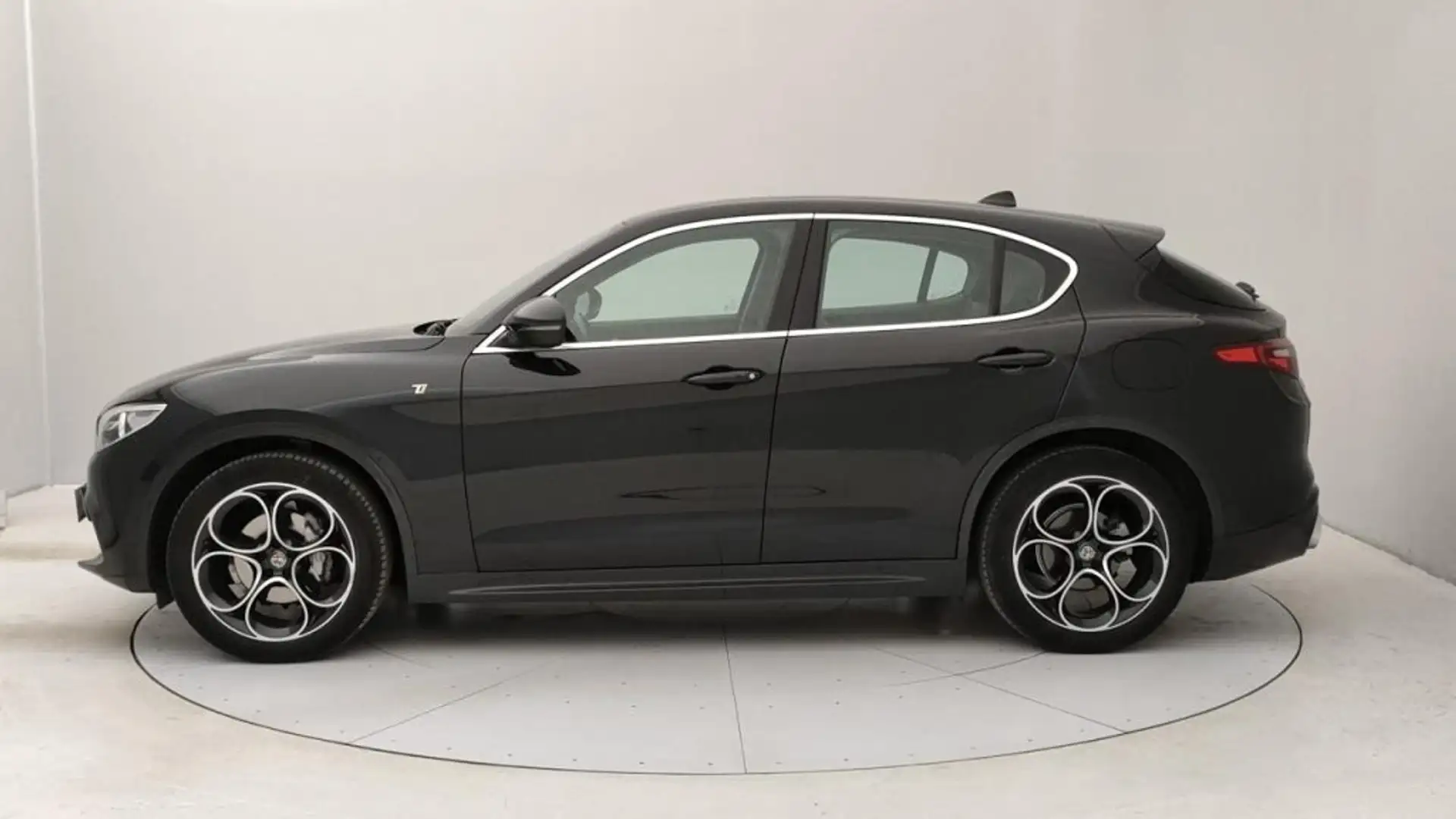 Alfa Romeo Stelvio 2.2 t Ti Q4 210cv auto Nero - 2