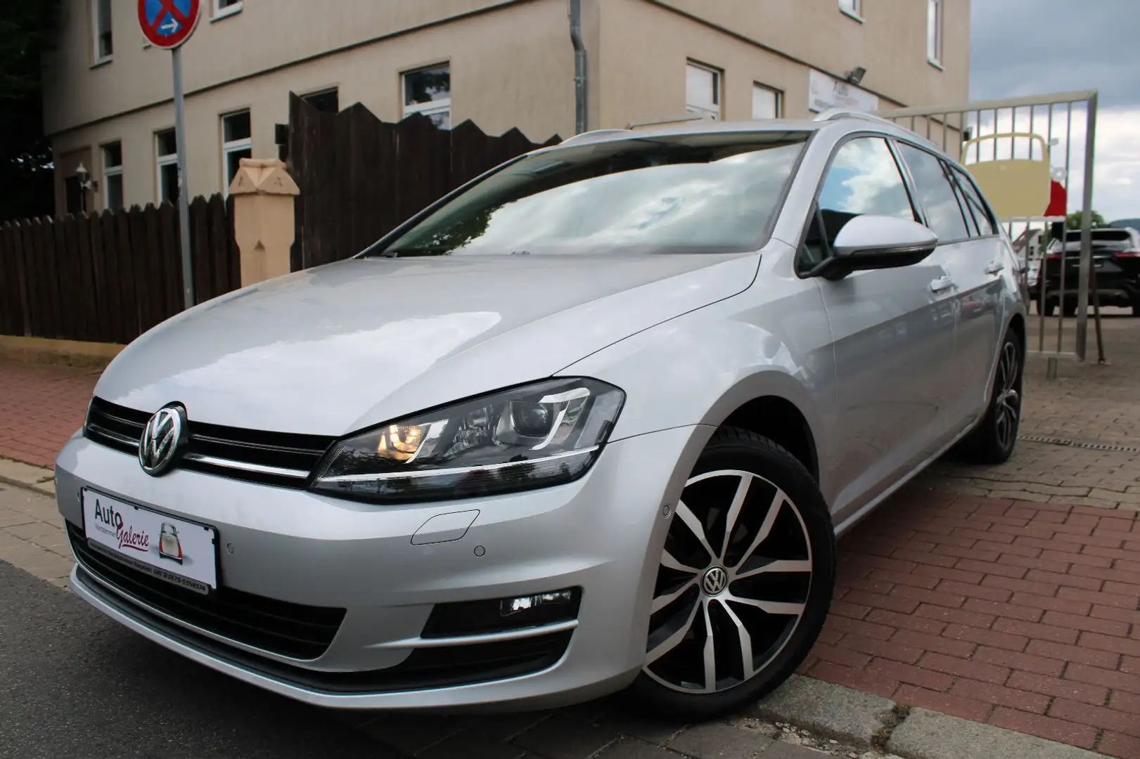 Volkswagen Golf VII Variant |Navi|Sitzheiz.|Bi-Xenon|Alu Silber - 1