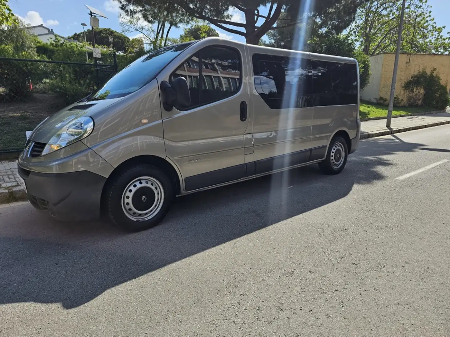 Renault Trafic 2.0dCi Combi6 29 LN 115 Grau - 2