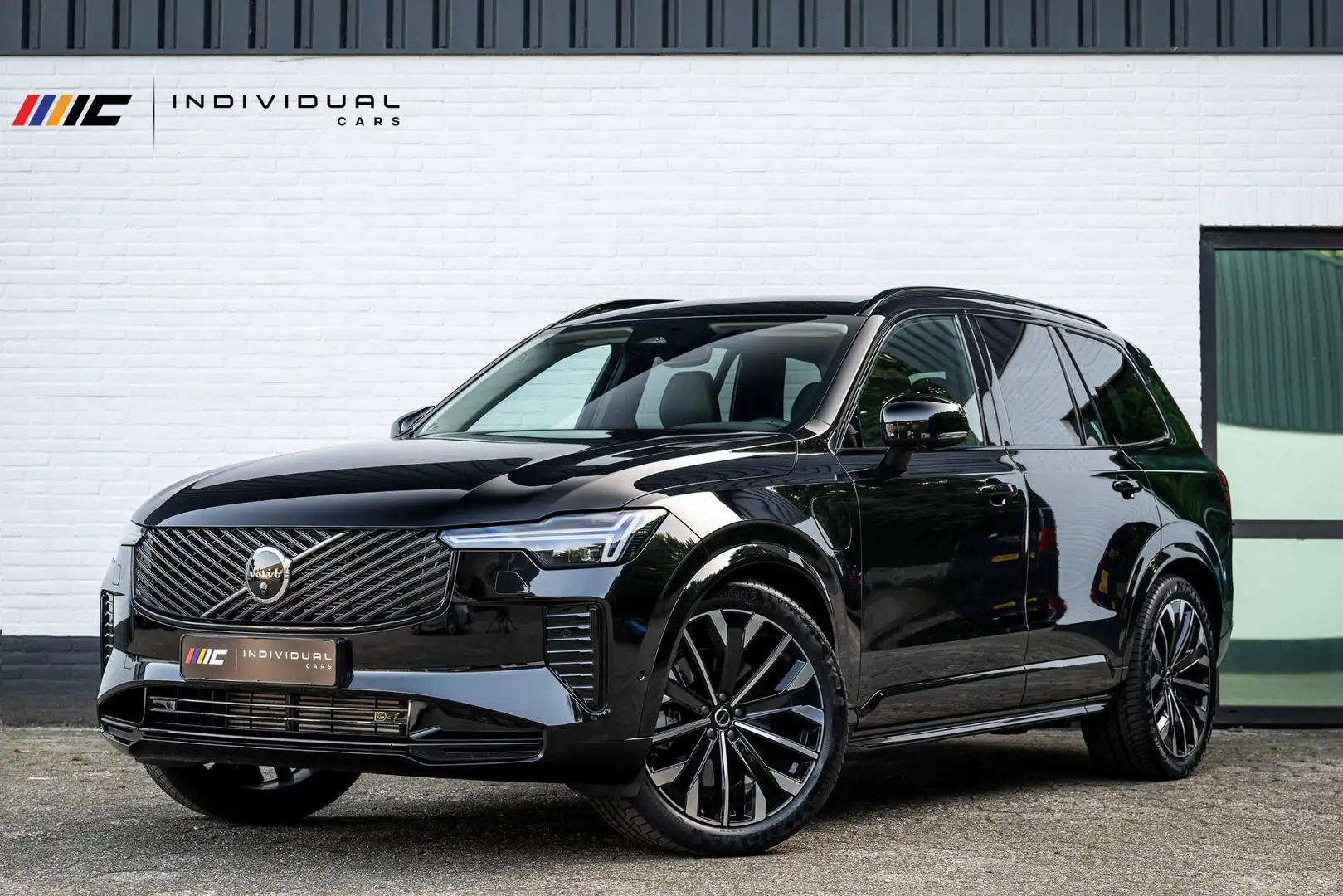 Volvo XC90 2.0 T8 Plug-in hybrid AWD Plus Dark Four-C Nappa Zwart - 1