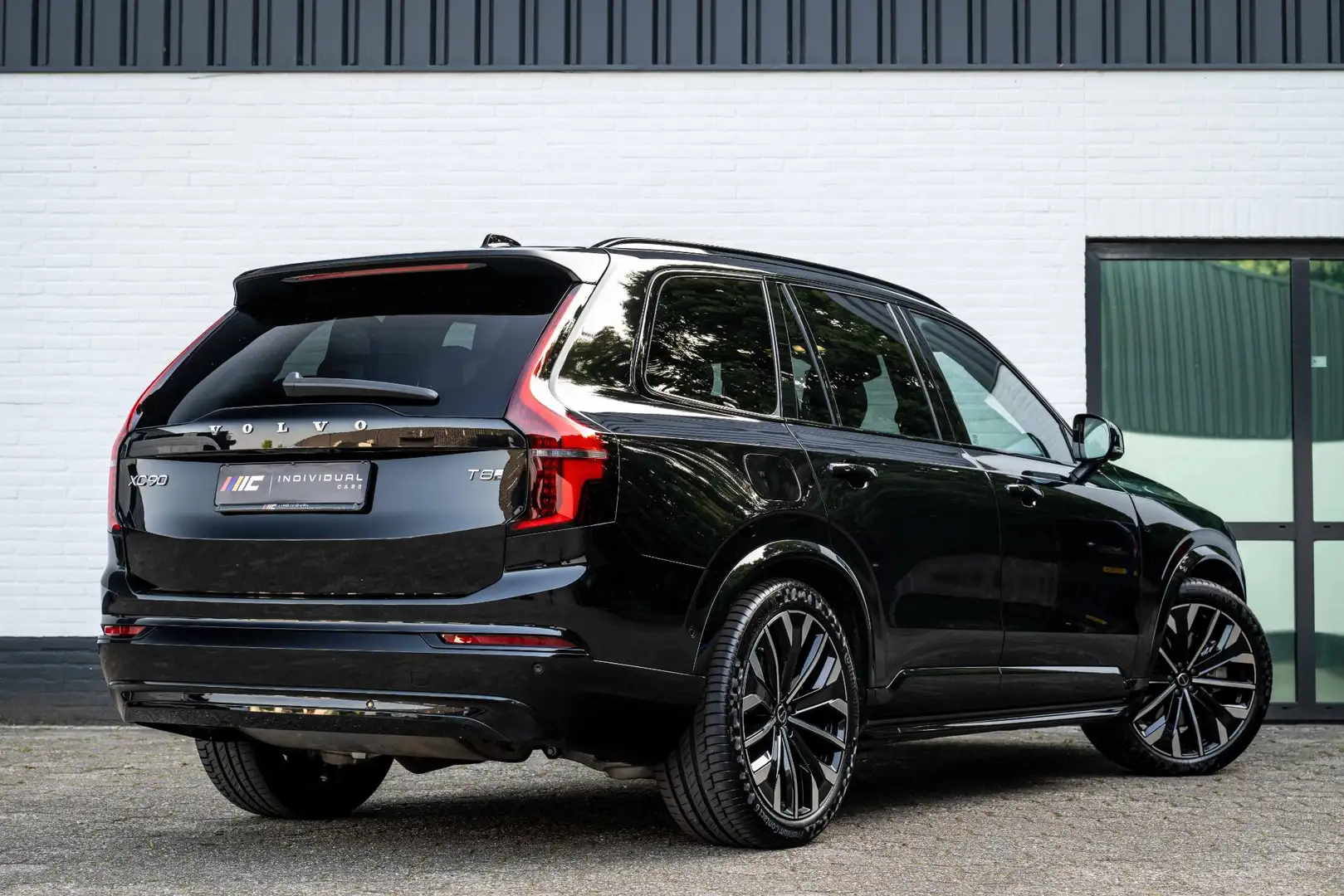 Volvo XC90 2.0 T8 Plug-in hybrid AWD Plus Dark Four-C Nappa Zwart - 2