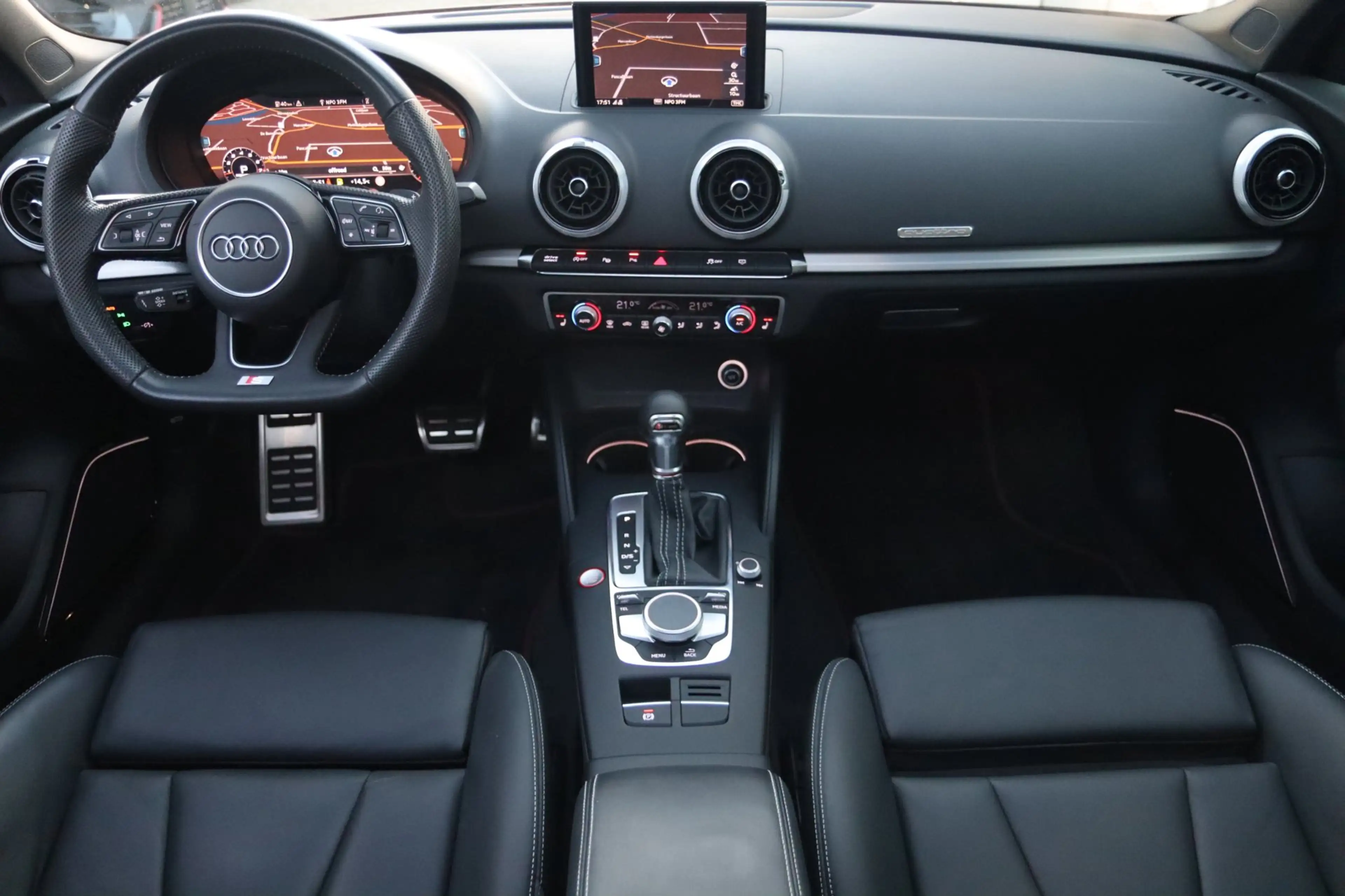 Audi A3 Limousine 2.0 TFSI S3 quattro 300PK / PANO / VIRTU — photo 6