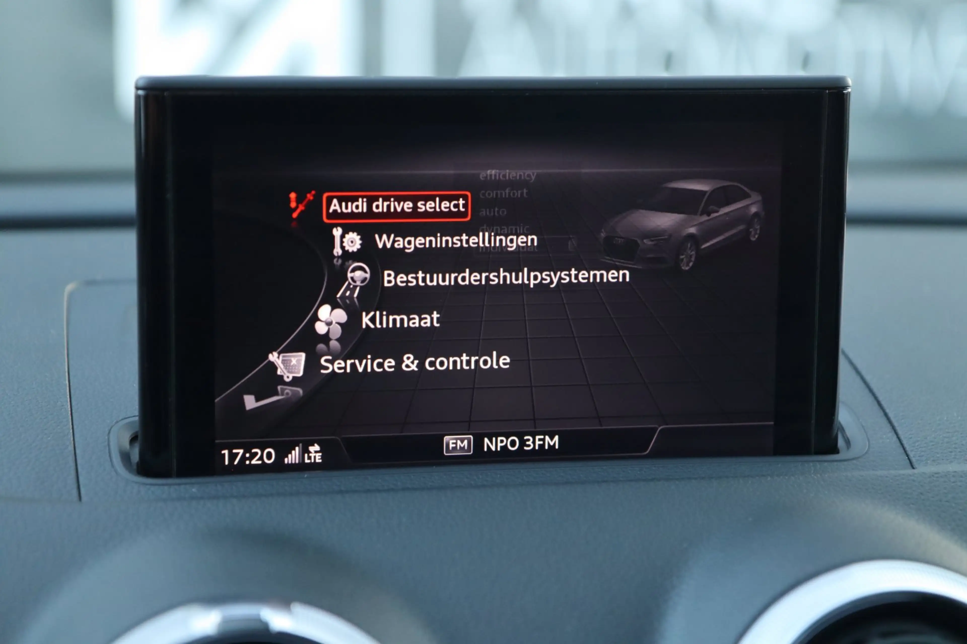 Audi A3 Limousine 2.0 TFSI S3 quattro 300PK / PANO / VIRTU — photo 15