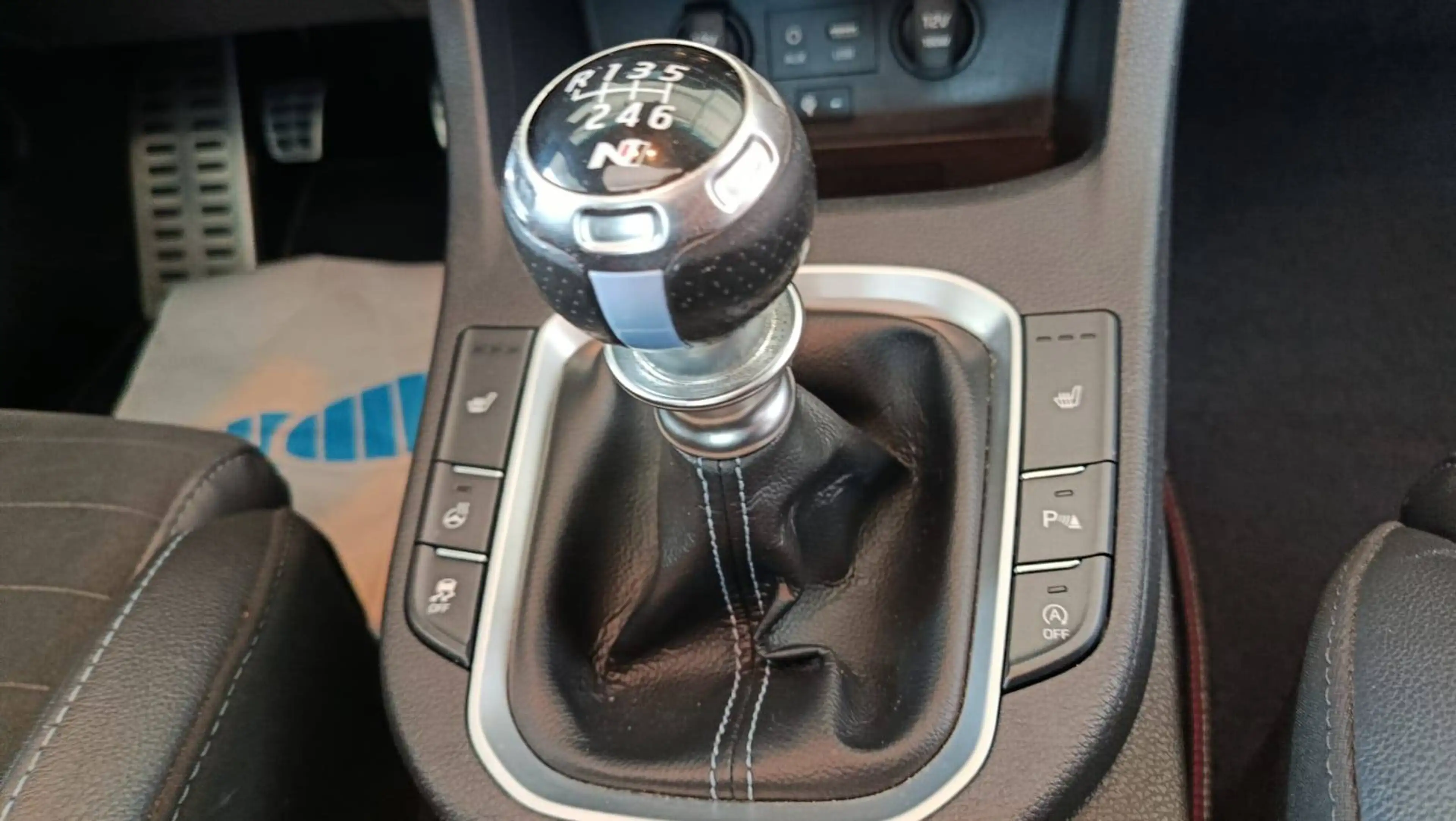 Hyundai i30 N Performance Panorama Sitz Lenkradhzg TÜV Neu — photo 15