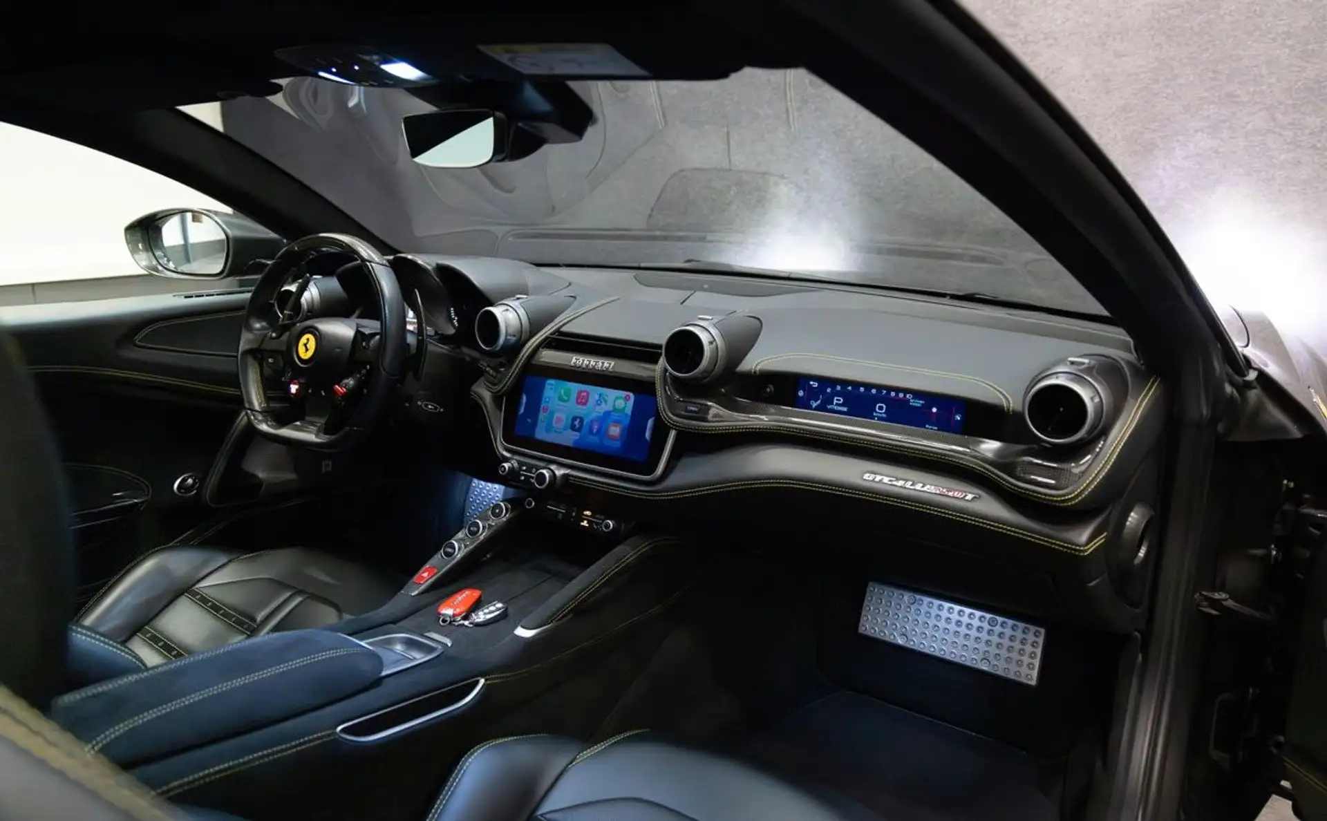 페라리 GTC4 루쏘 2020 건메탈 사진 8