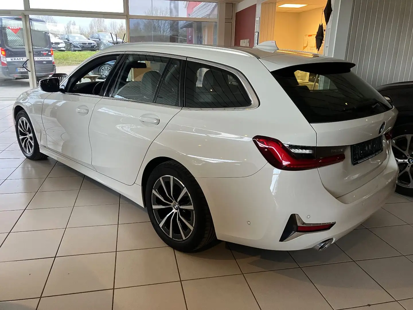 BMW 320 d Luxury 1Hd/HuD/Aktivtemp/Kamera/Live+/Laser Weiß - 2