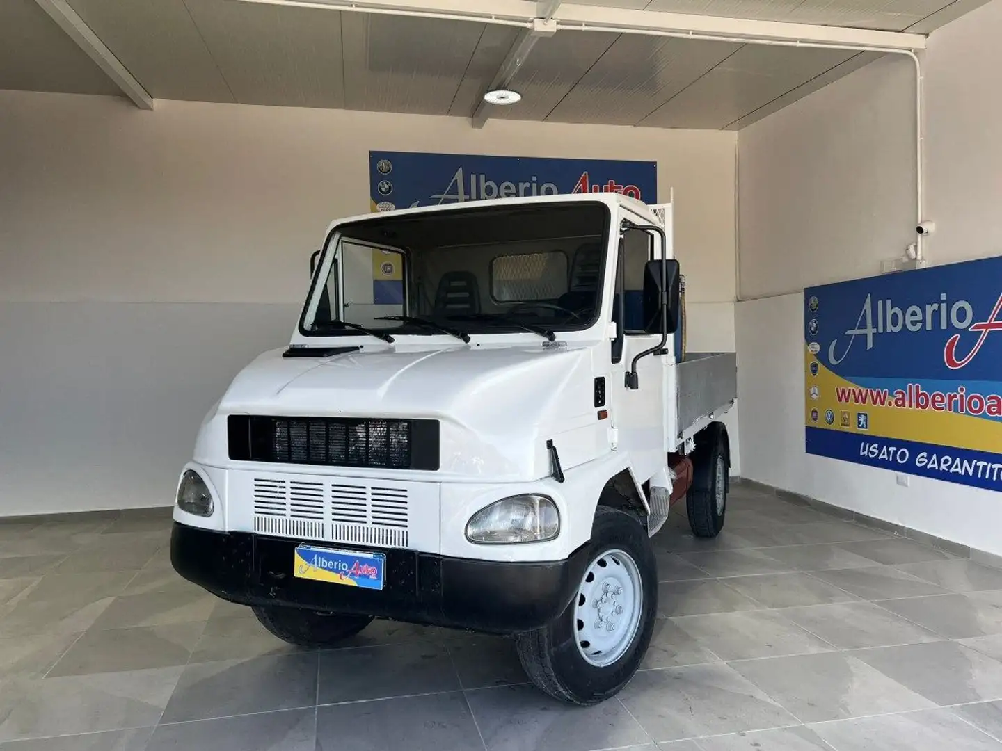 Iveco CASSONE FISSO CON GRUPPO DI LAVAGGIO + IVA Alb - 1
