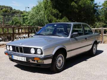 323i