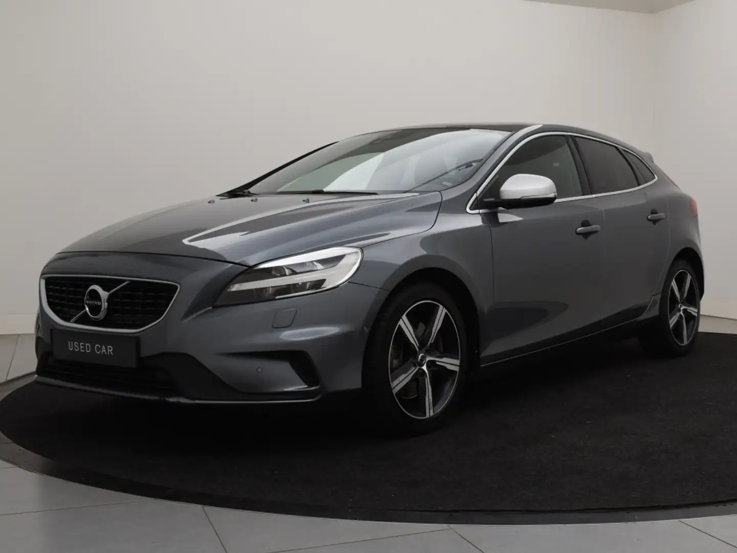 Volvo V40 T3 AUT(6) POLAR+ SPORT PANORAMADAK FULL-LED HARMAN Gris - 2